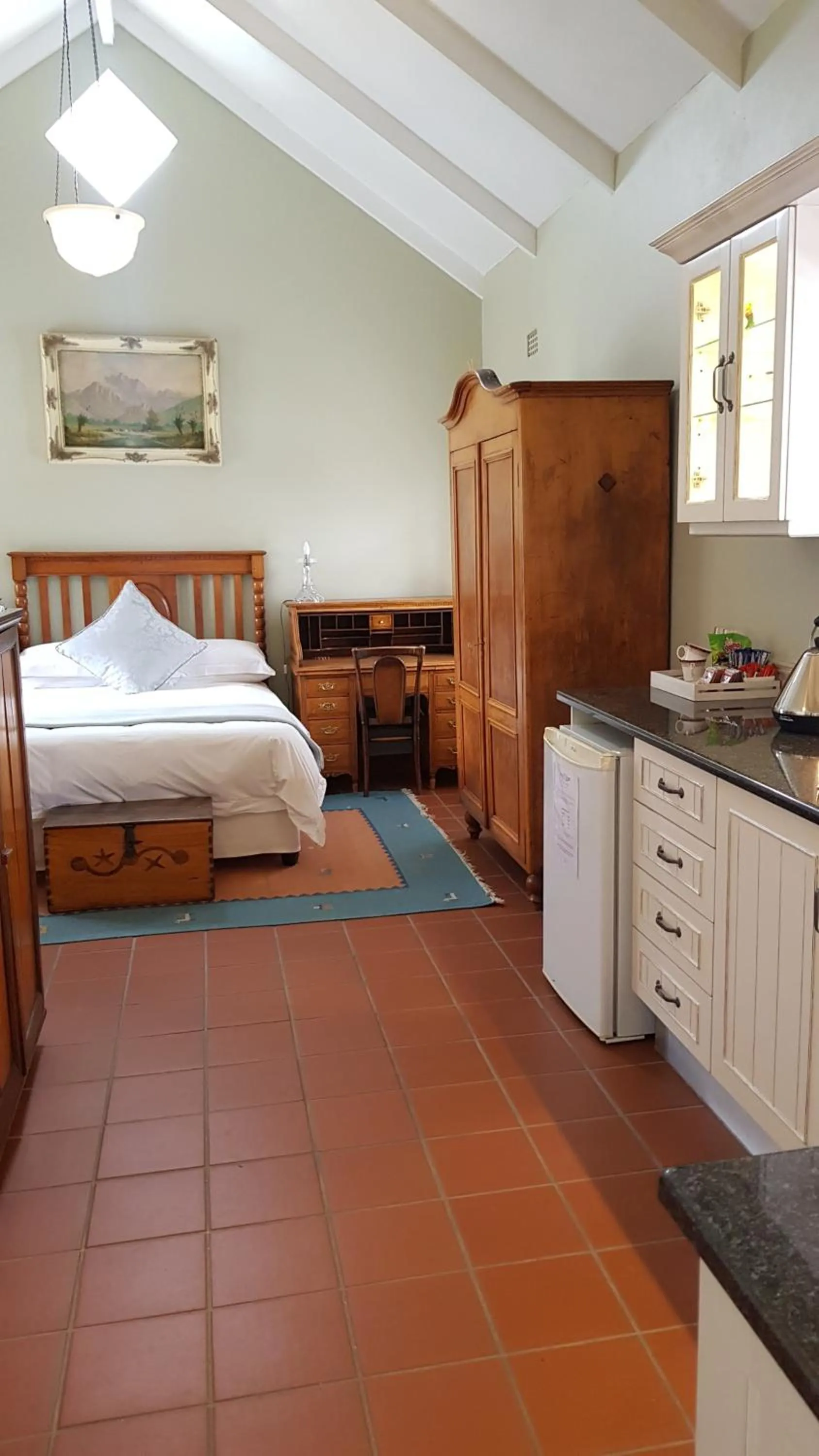 Photo of the whole room, Bed in Burkleigh House