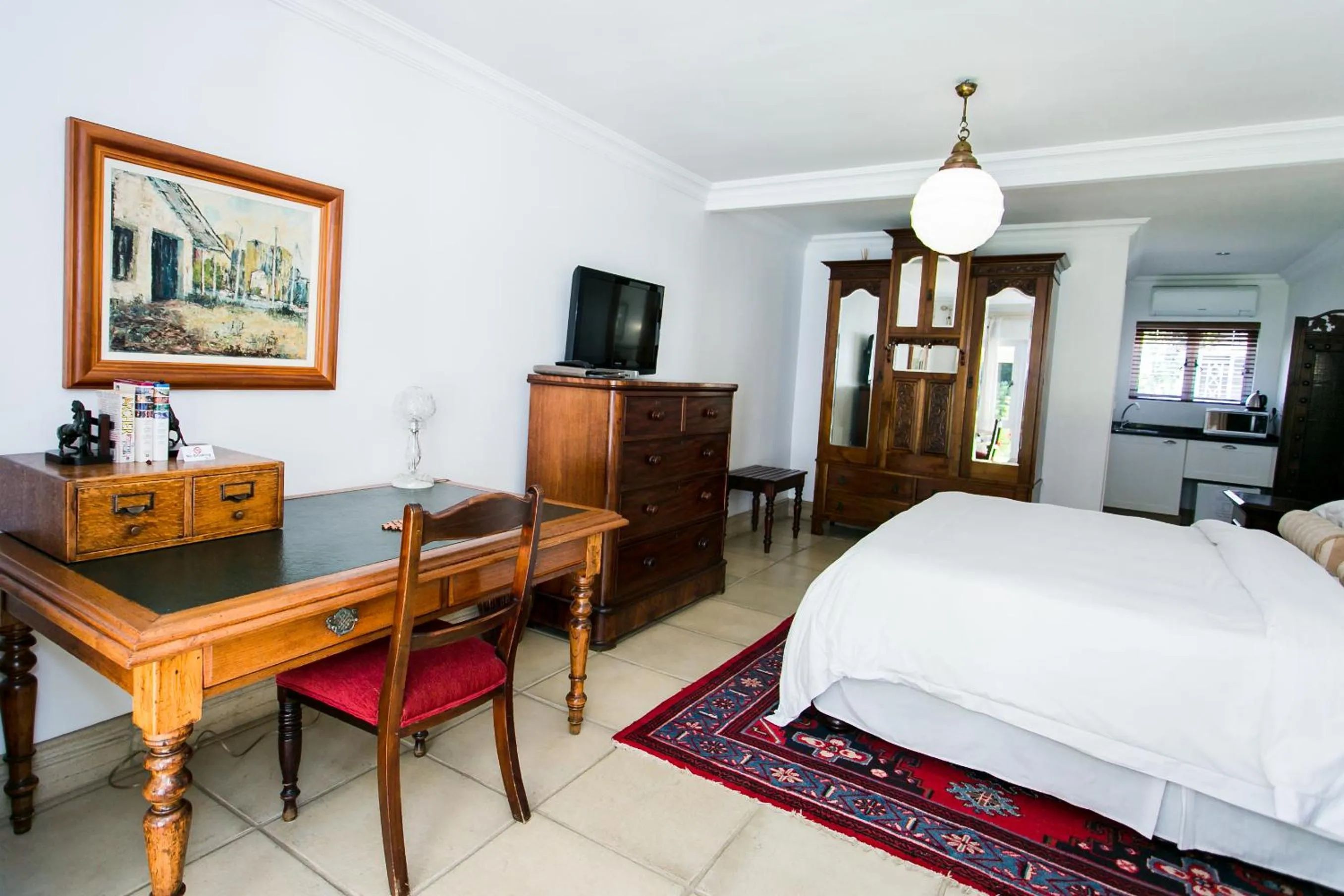 Photo of the whole room, Bed in Burkleigh House