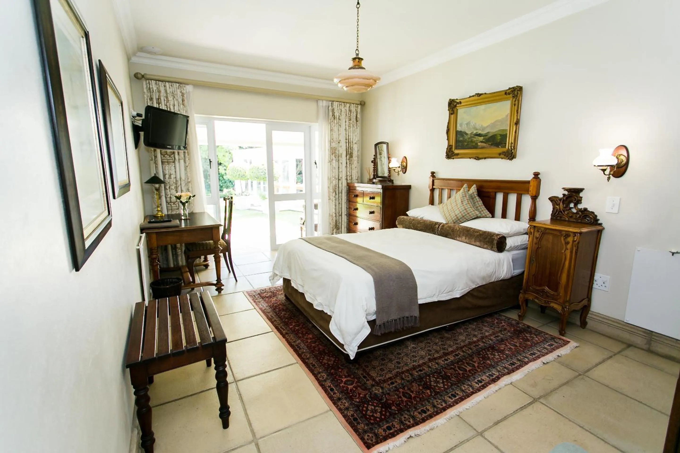 Photo of the whole room, Bed in Burkleigh House