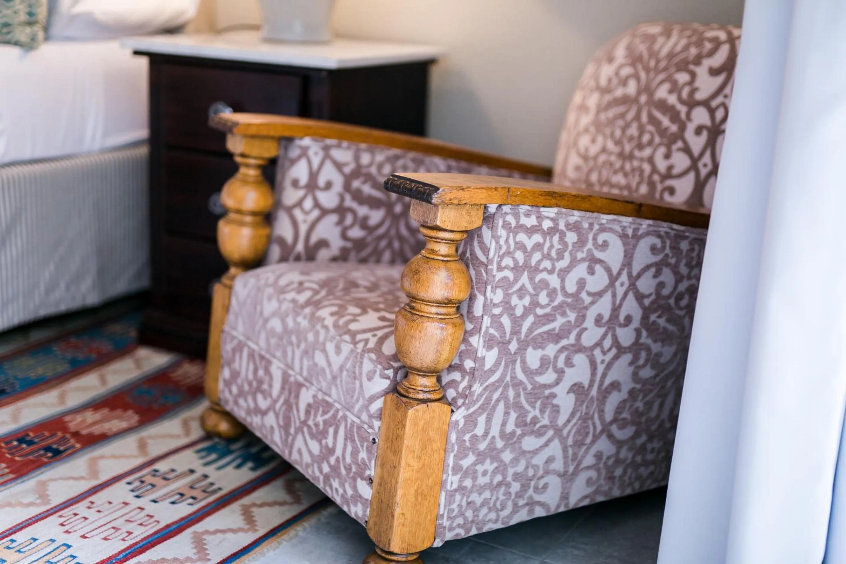 Seating area, Bed in Burkleigh House