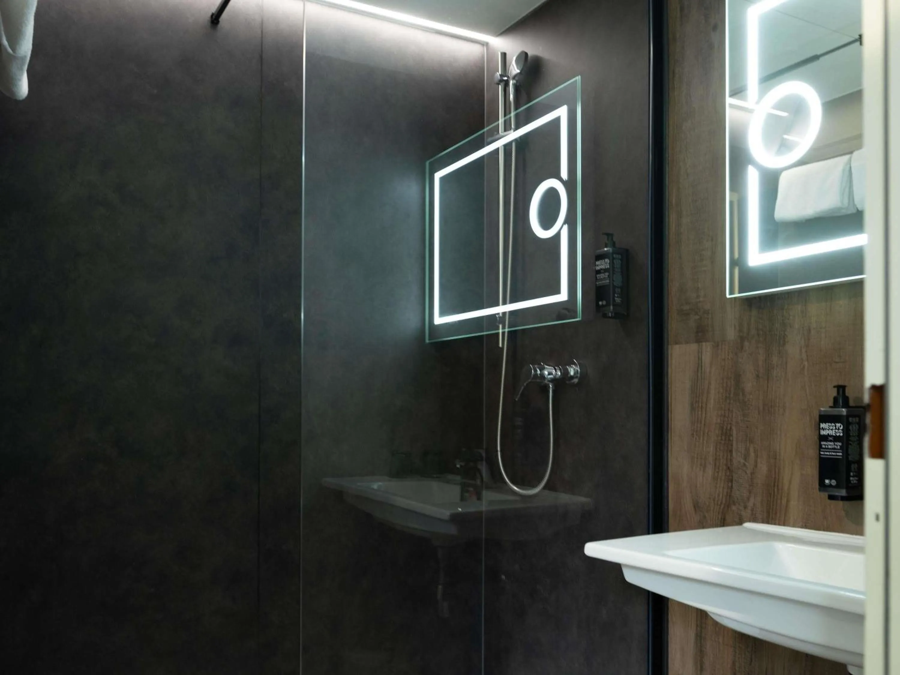 Bedroom in Ibis Styles Linz