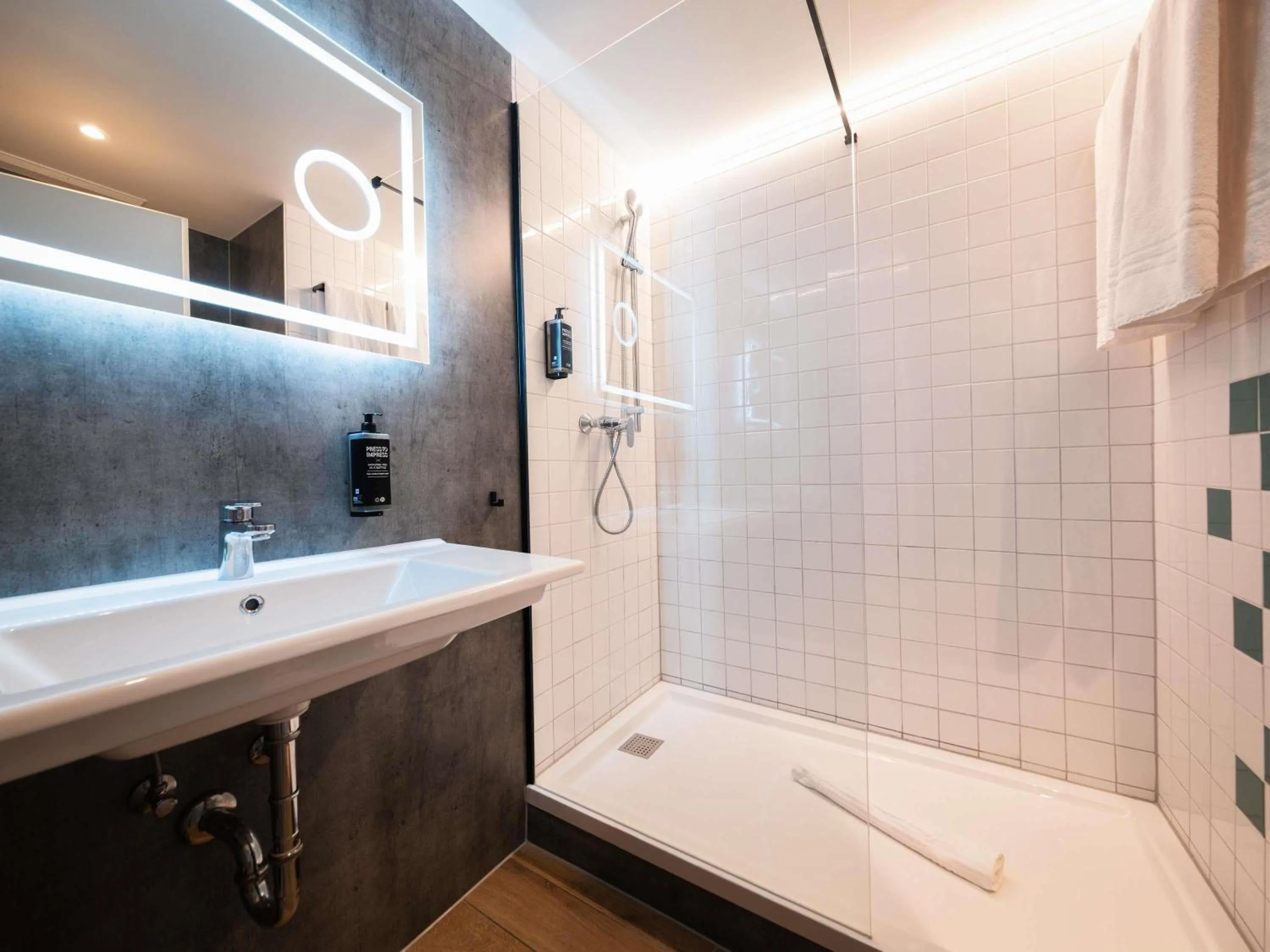 Bedroom in Ibis Styles Linz