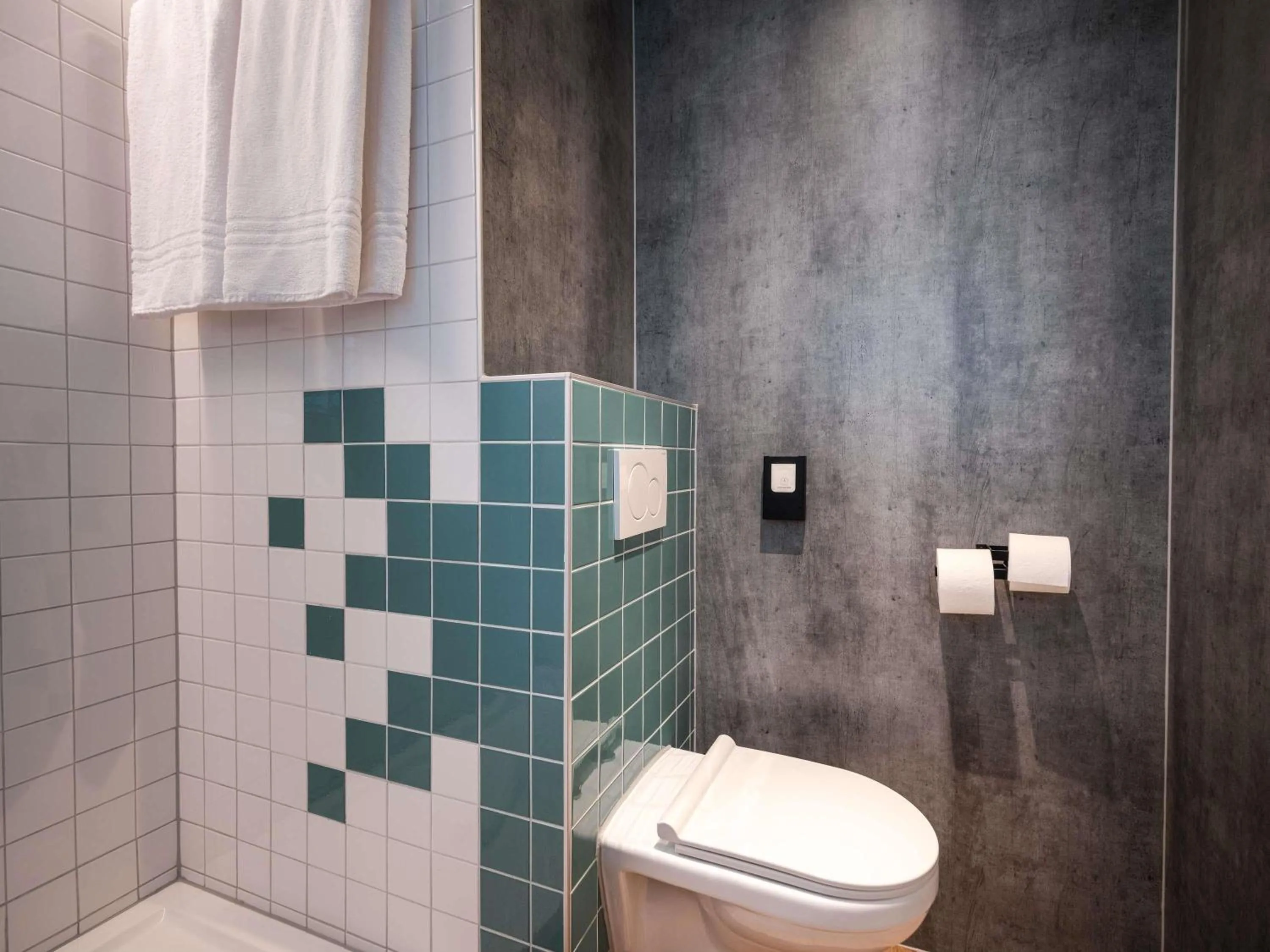 Bedroom in Ibis Styles Linz