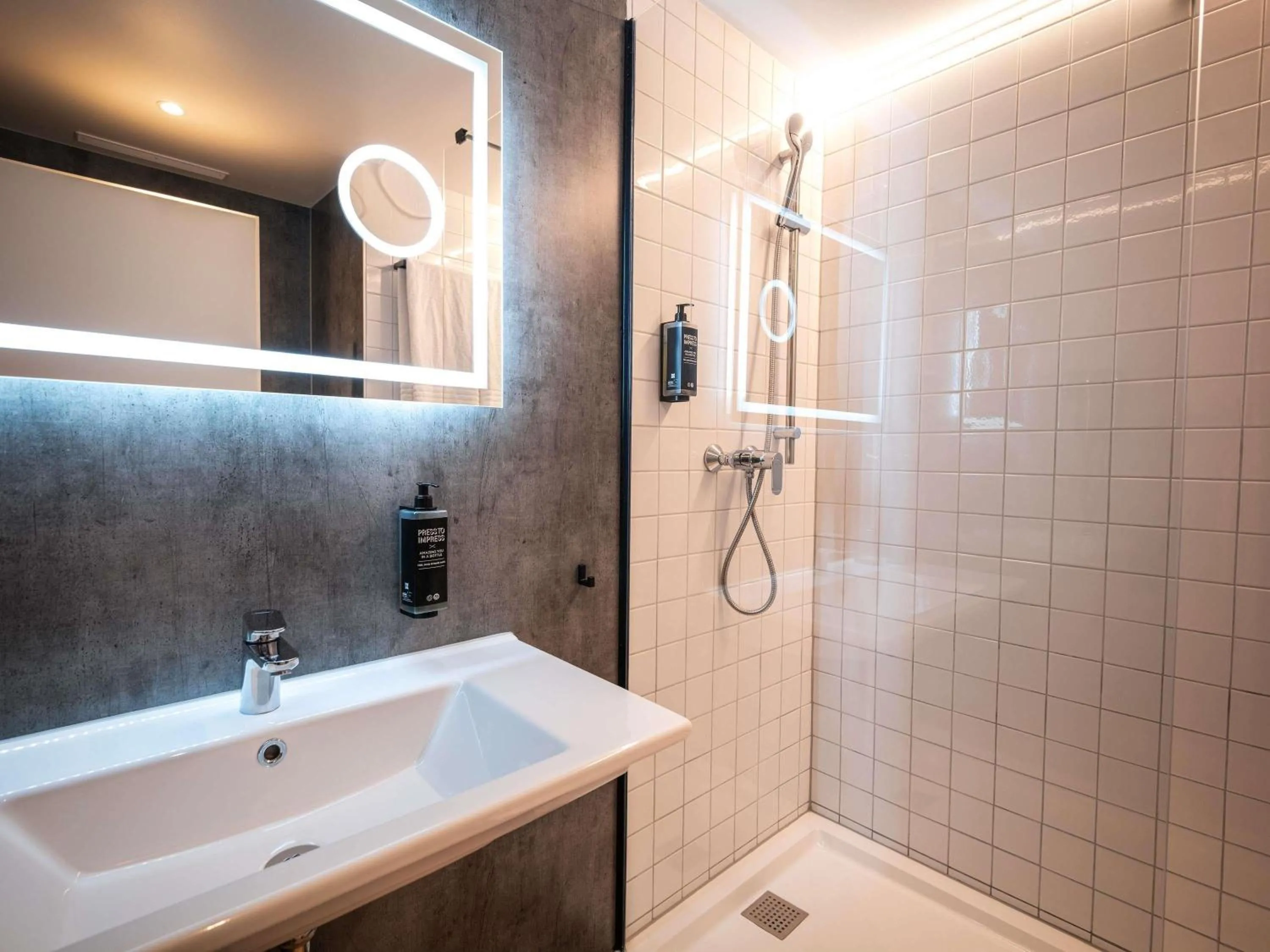 Bedroom in Ibis Styles Linz