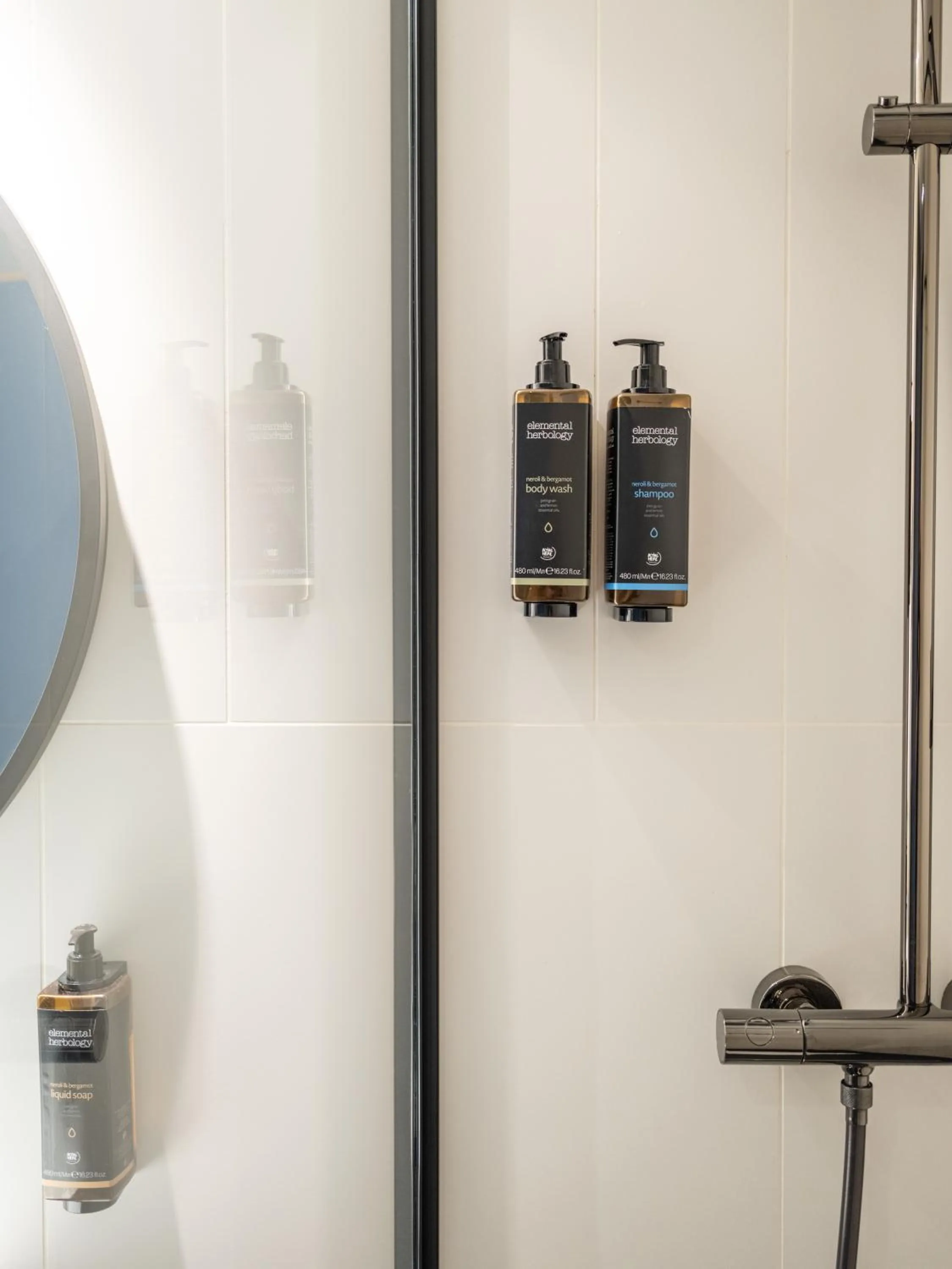 Shower in Hotel Mercure Wien City