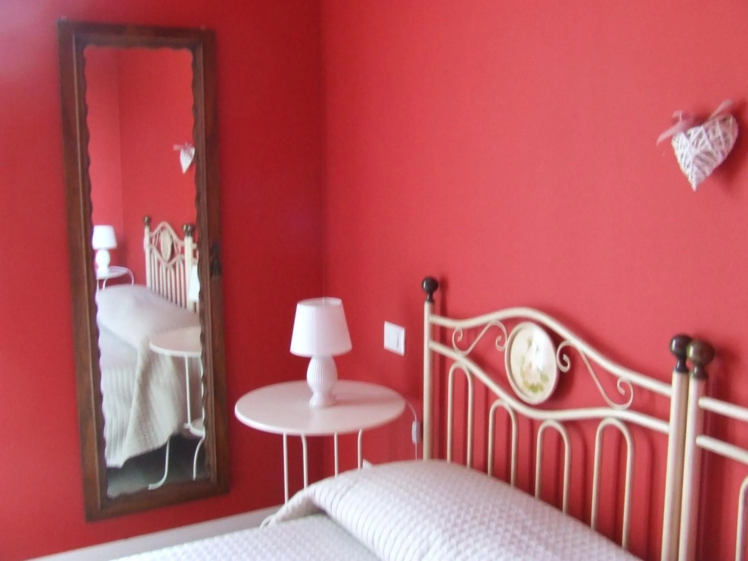 Decorative detail, Bed in B&B Solstizio d'estate