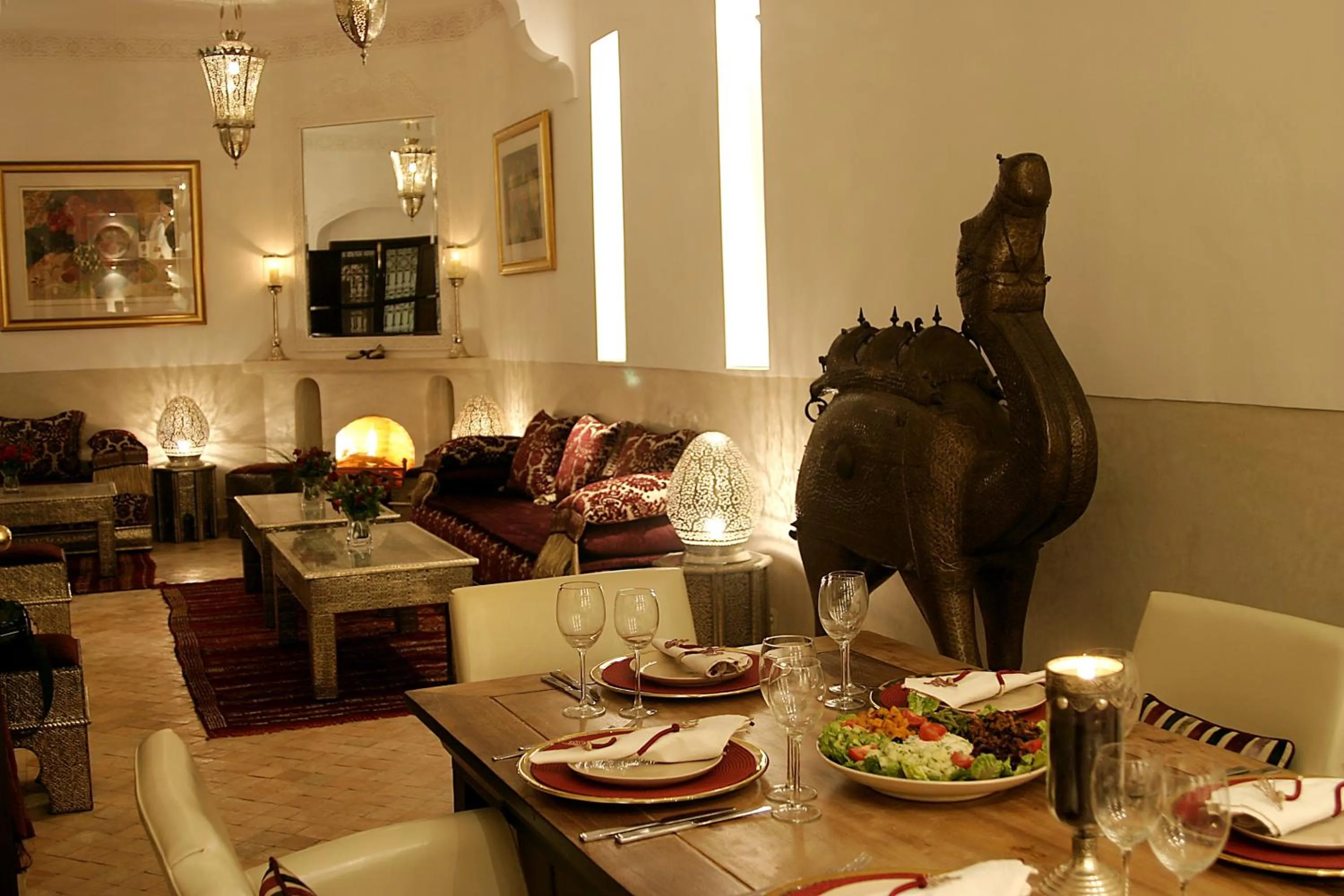 Restaurant/places to eat in Riad Assakina