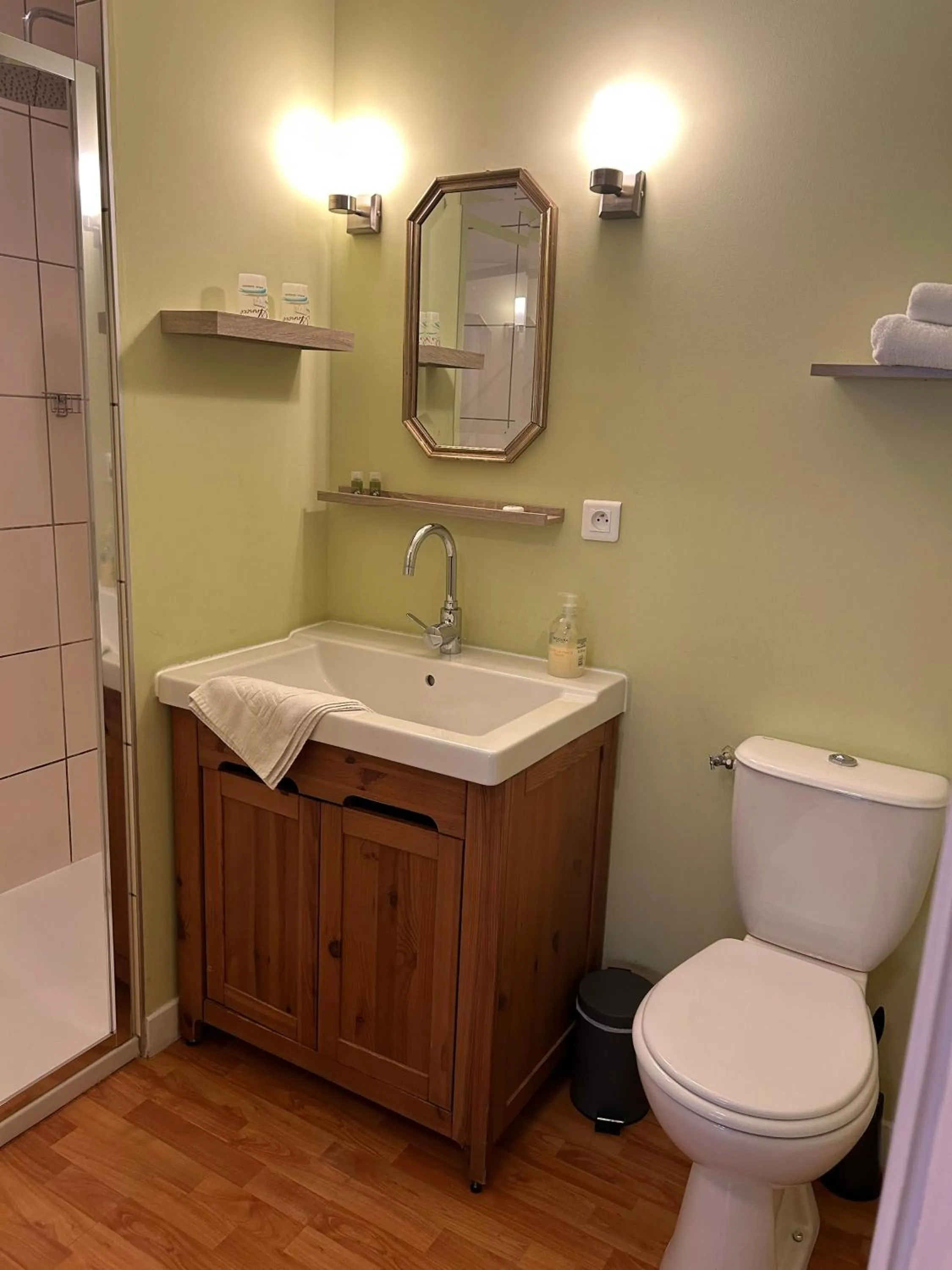 Bathroom in Hôtel l'Annexe