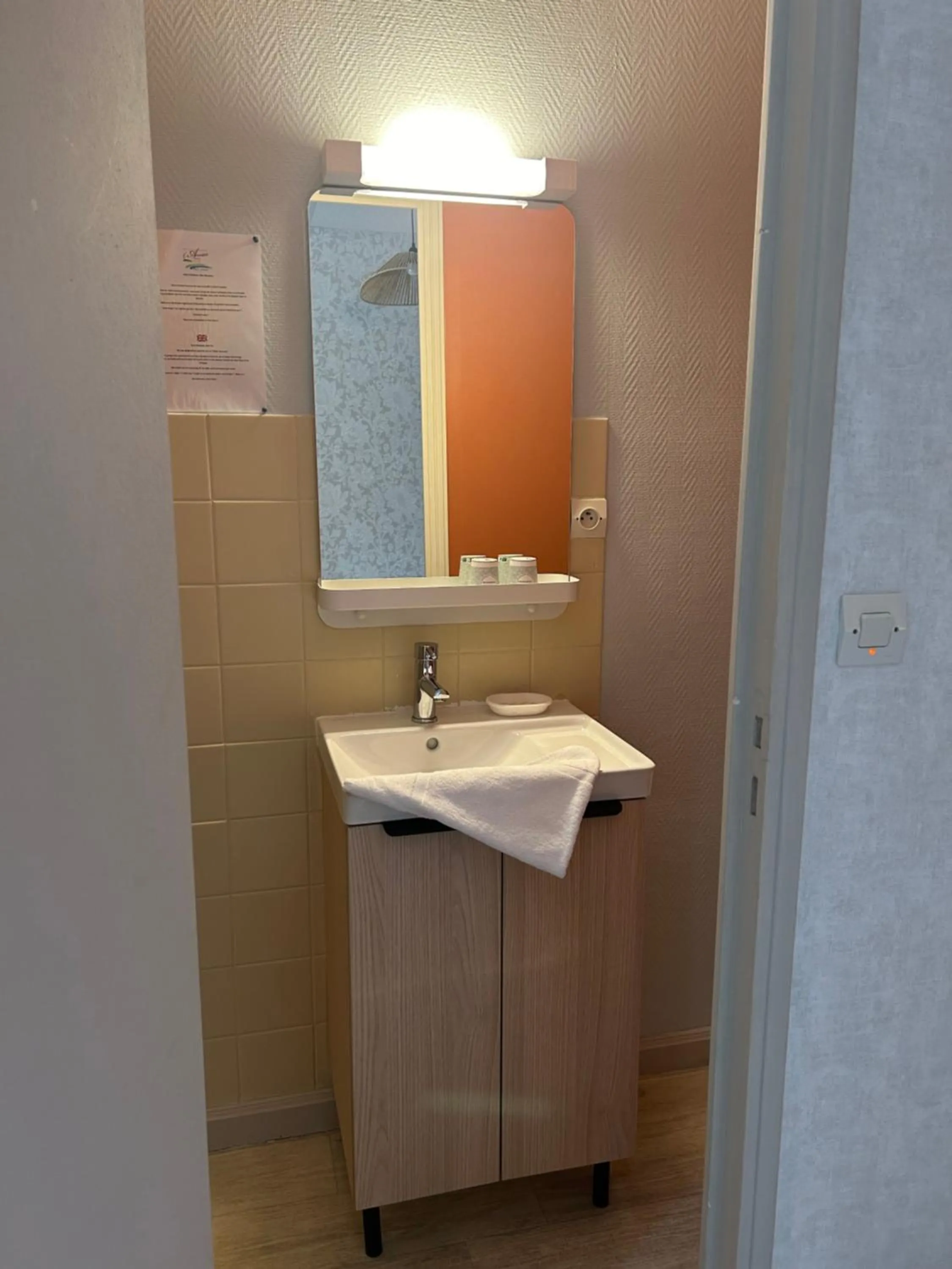 Bathroom in Hôtel l'Annexe