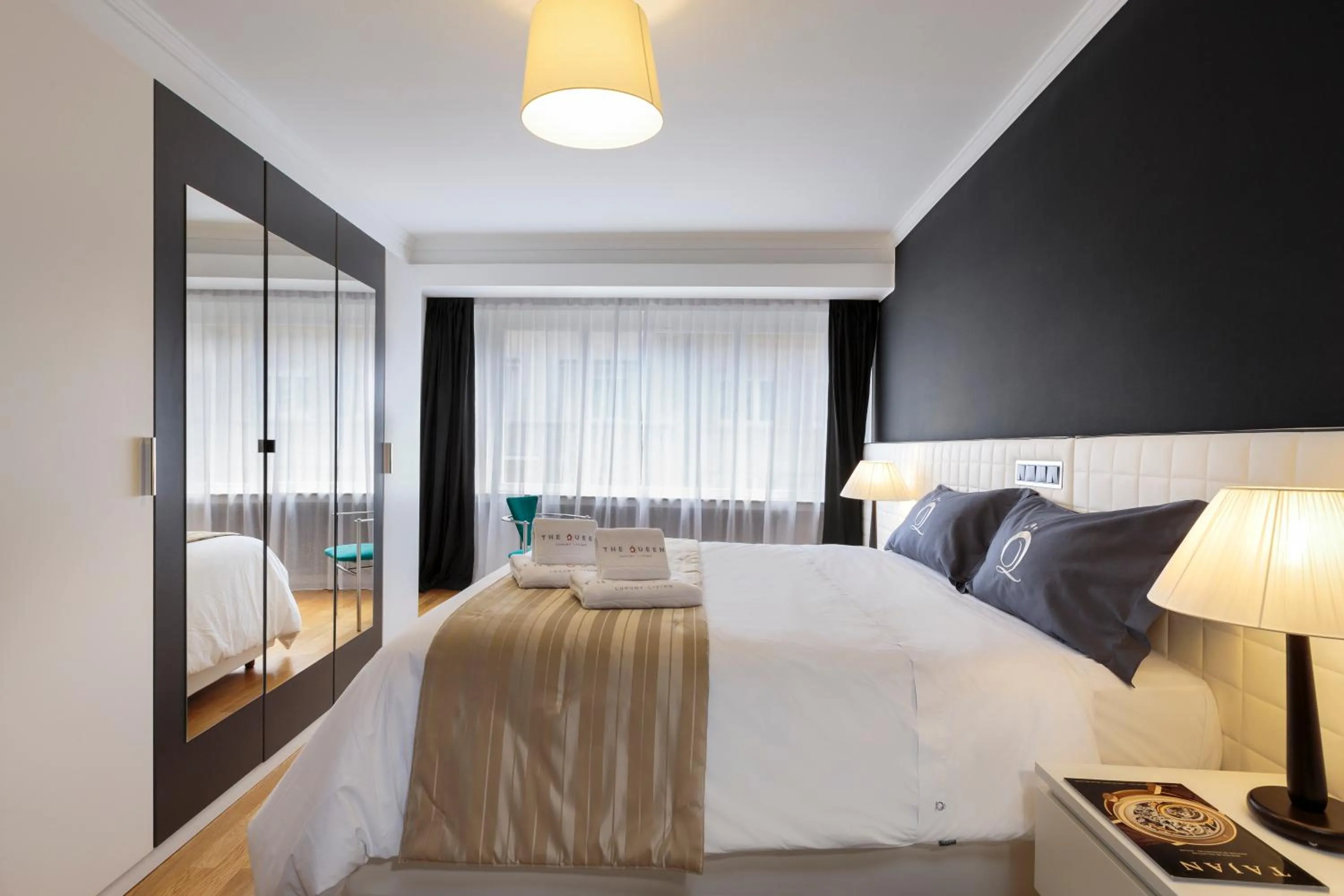 Bedroom, Bed in The Queen Luxury Apartments - Villa Carlotta