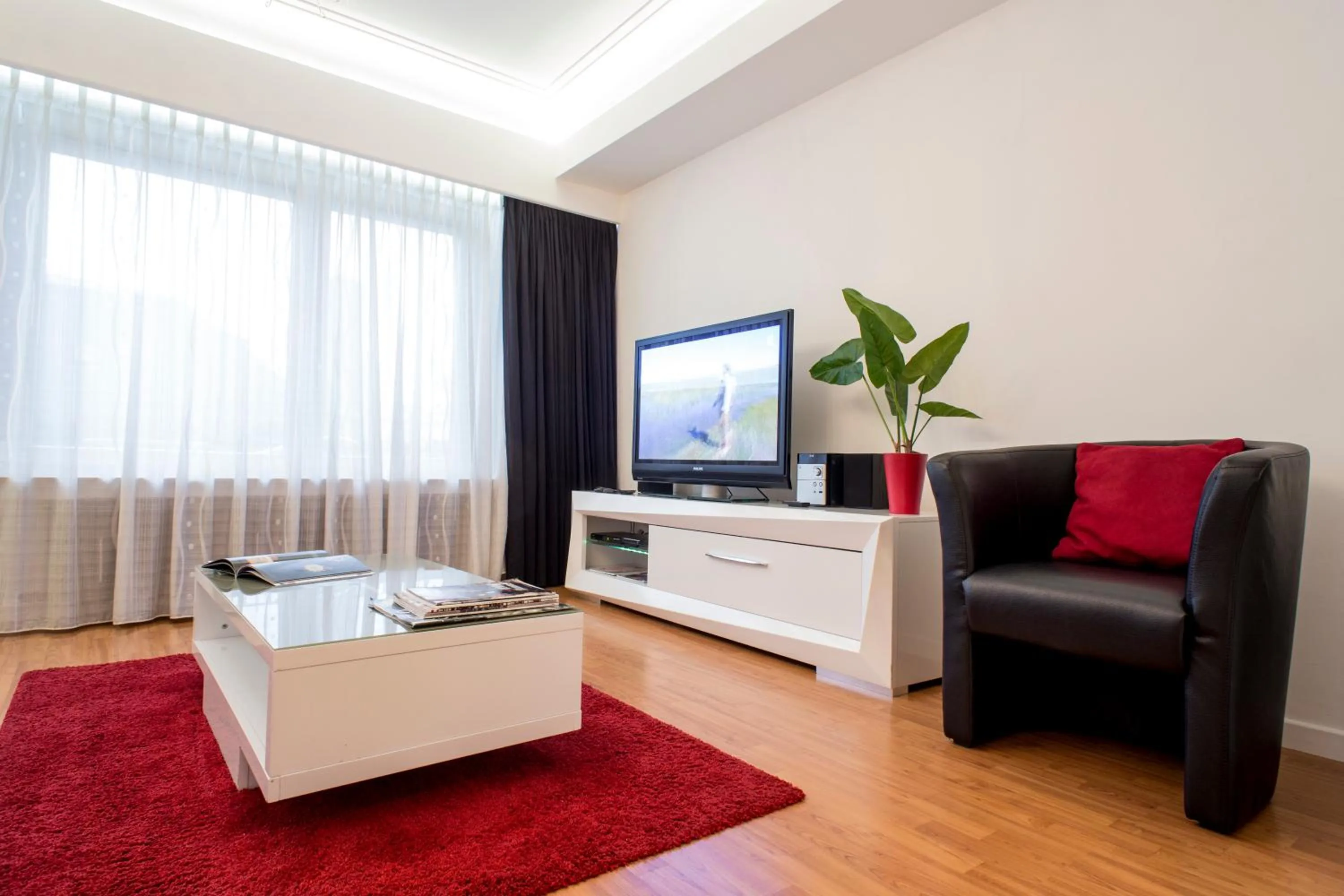 TV and multimedia in The Queen Luxury Apartments - Villa Carlotta