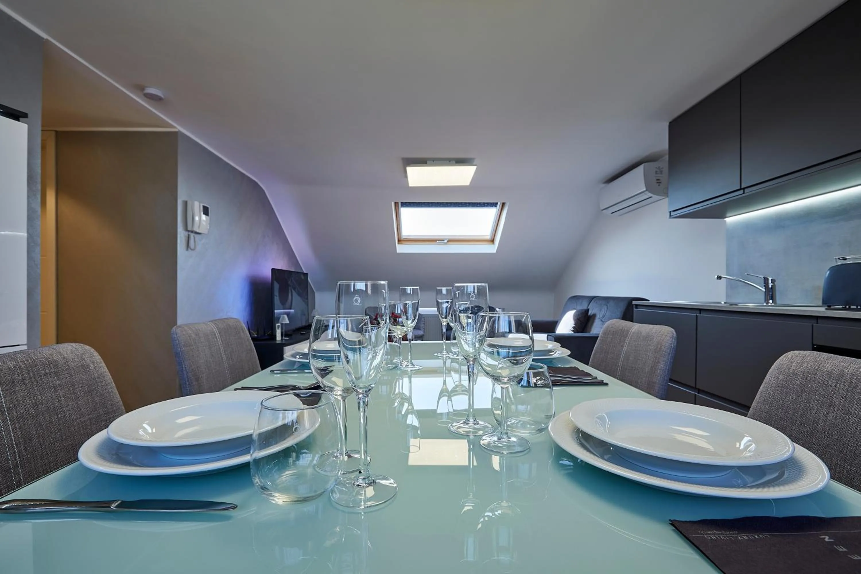 Dining area in The Queen Luxury Apartments - Villa Carlotta