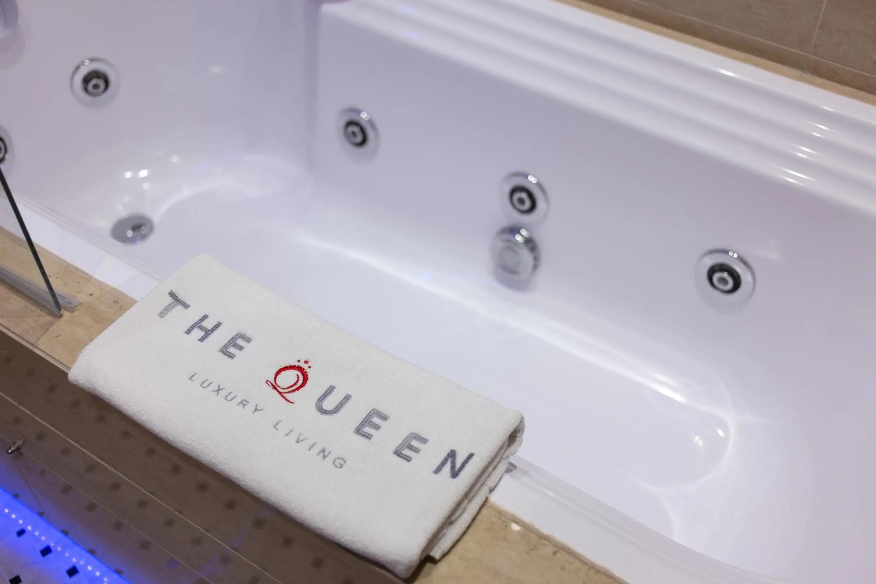 Bath in The Queen Luxury Apartments - Villa Carlotta