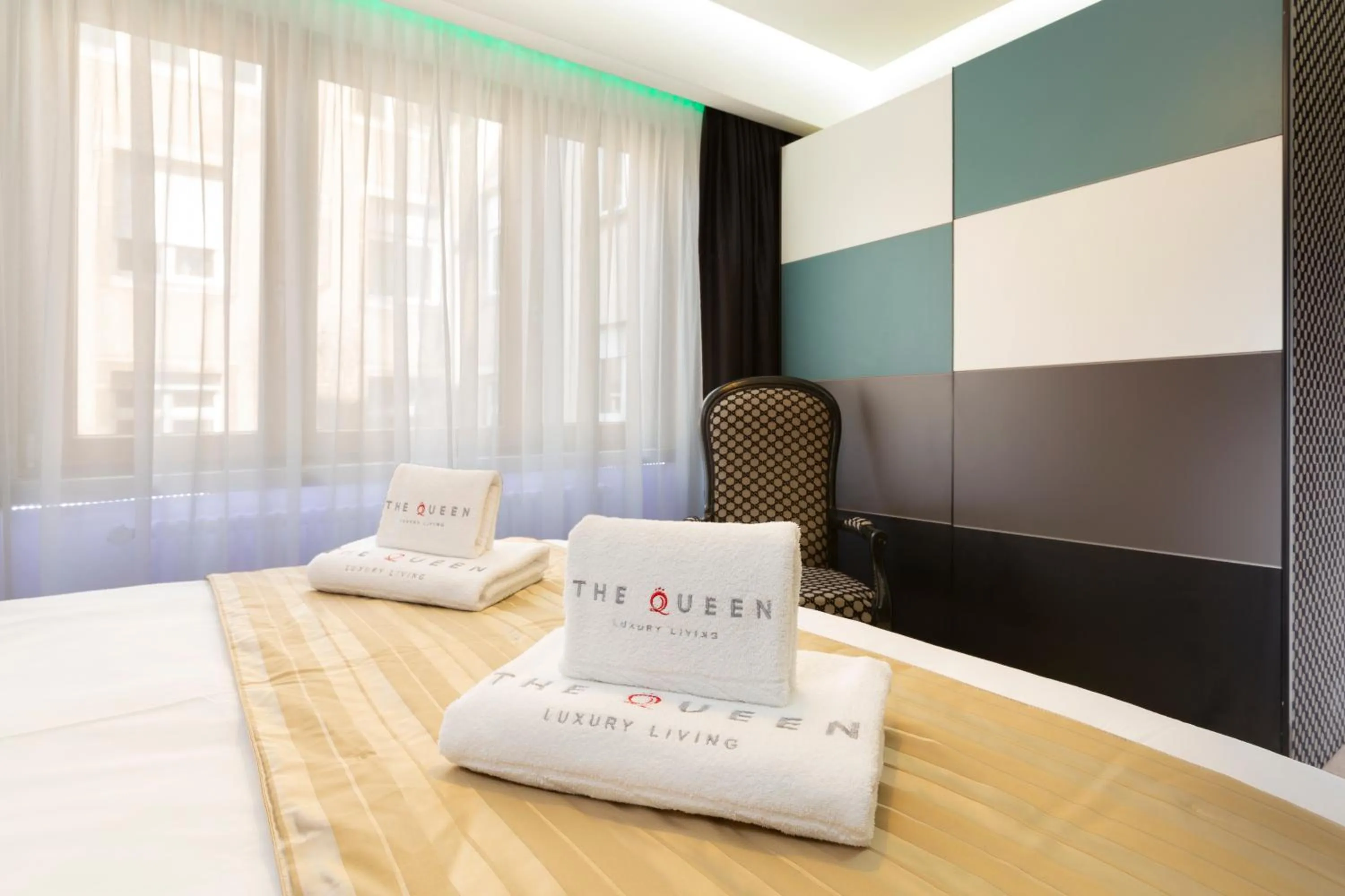 Bed in The Queen Luxury Apartments - Villa Carlotta