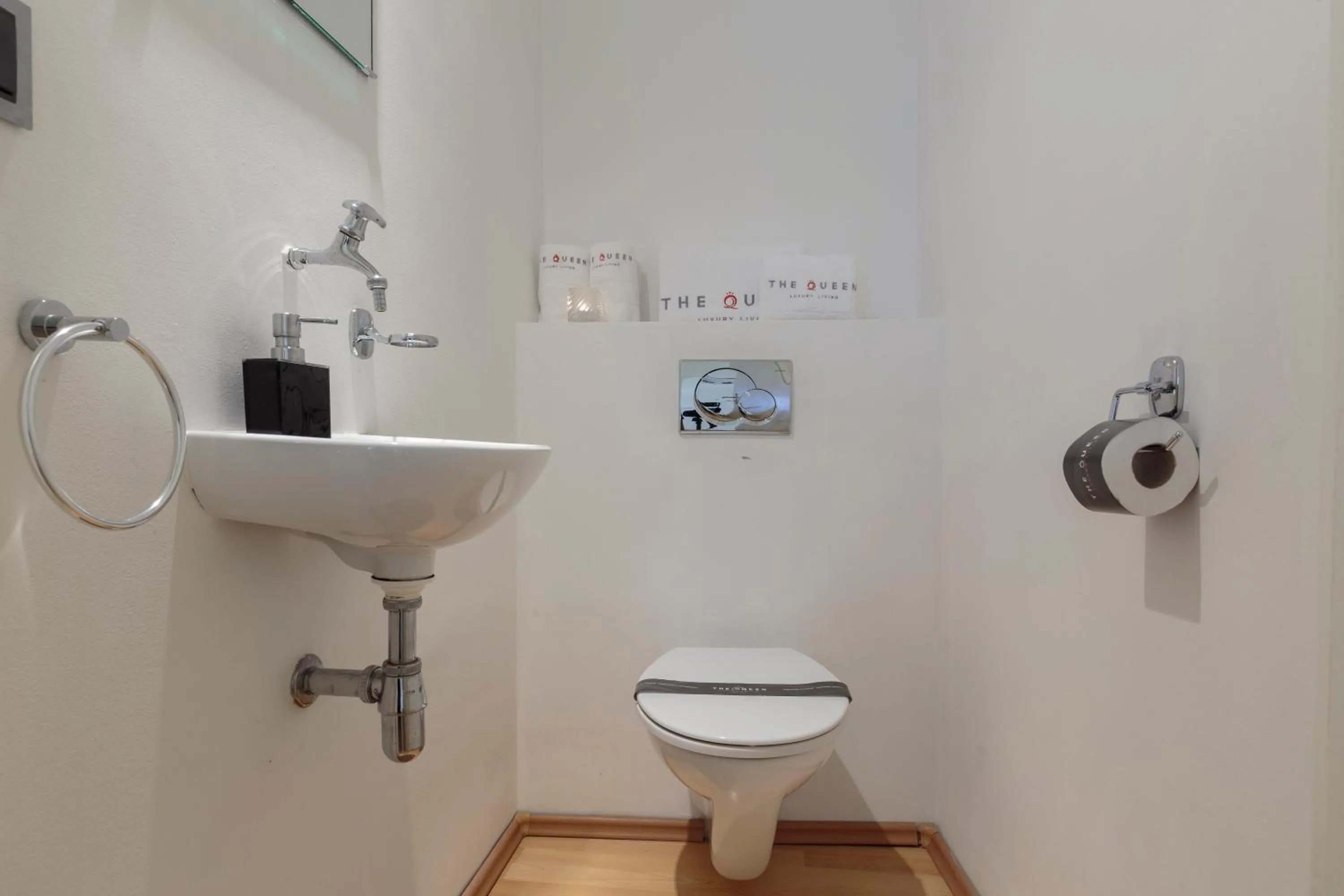 Toilet in The Queen Luxury Apartments - Villa Carlotta