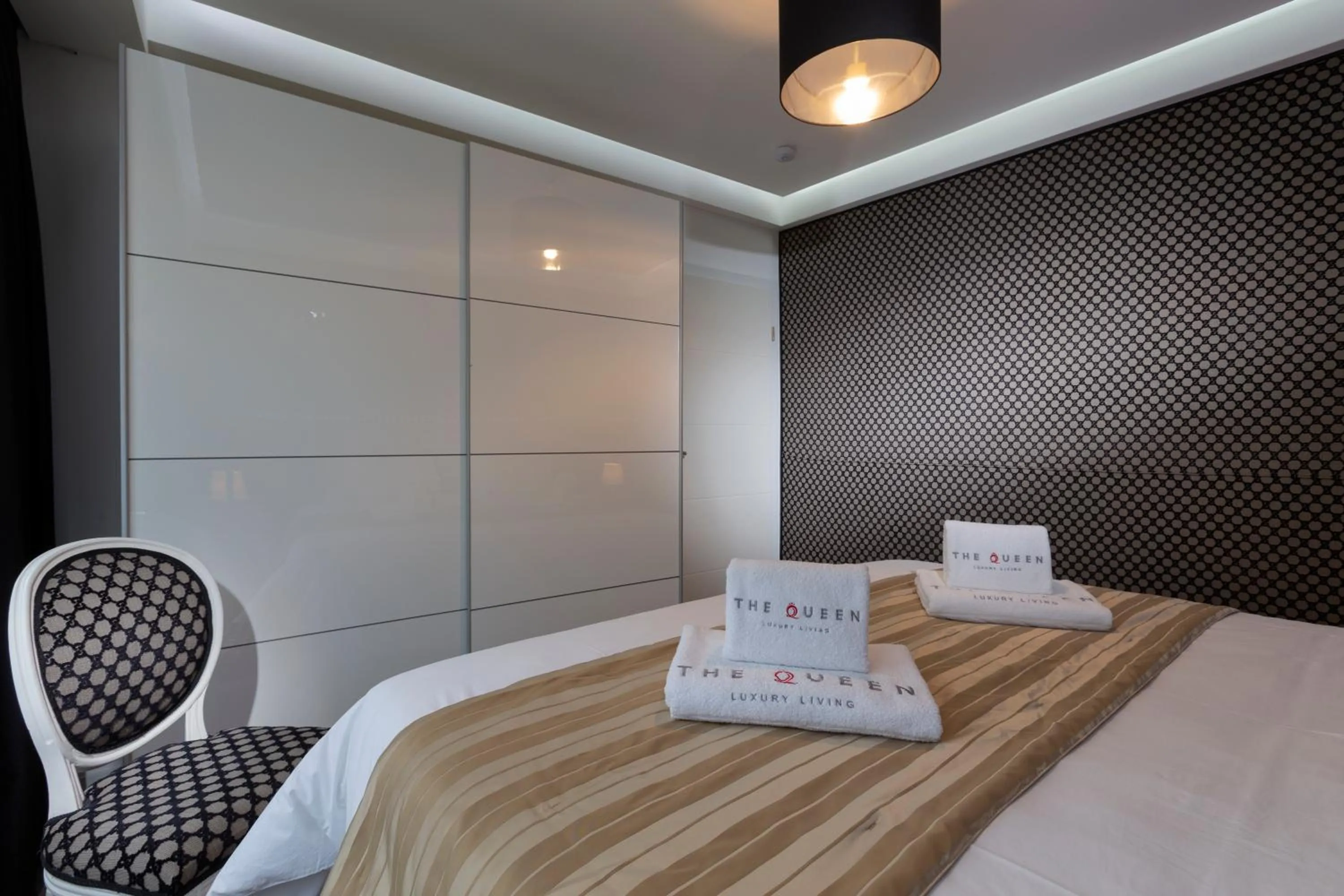 Bed in The Queen Luxury Apartments - Villa Carlotta