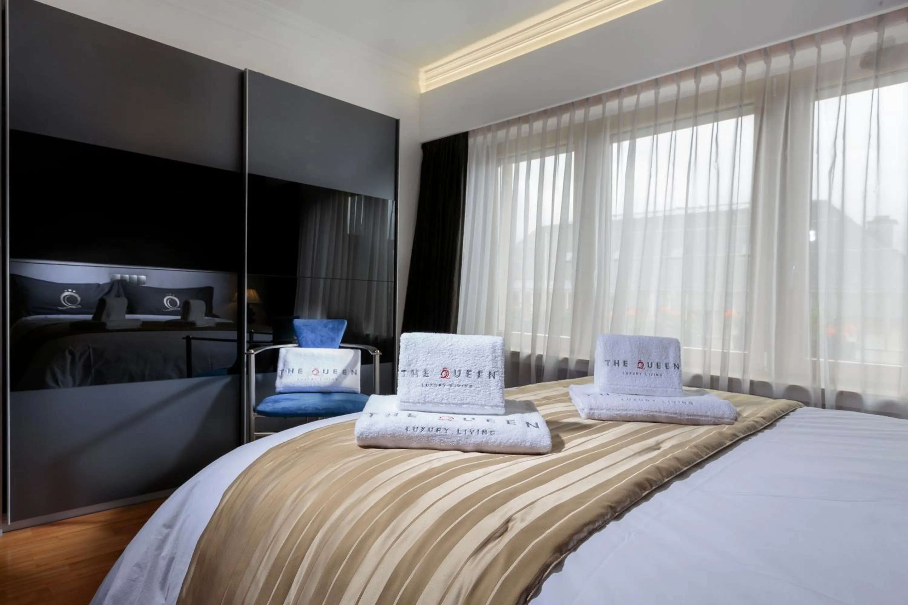 Bedroom, Bed in The Queen Luxury Apartments - Villa Carlotta