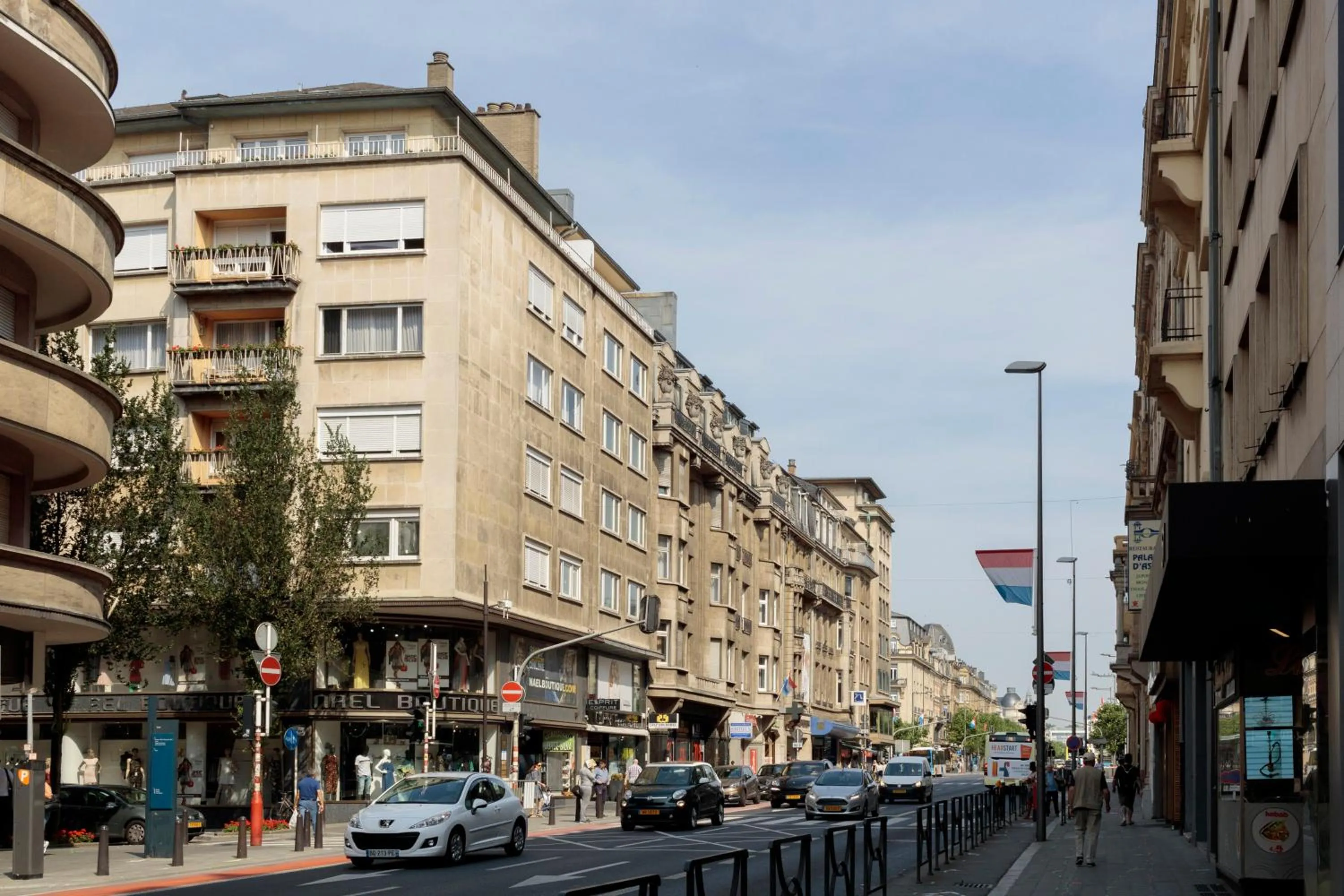 Property building in The Queen Luxury Apartments - Villa Carlotta