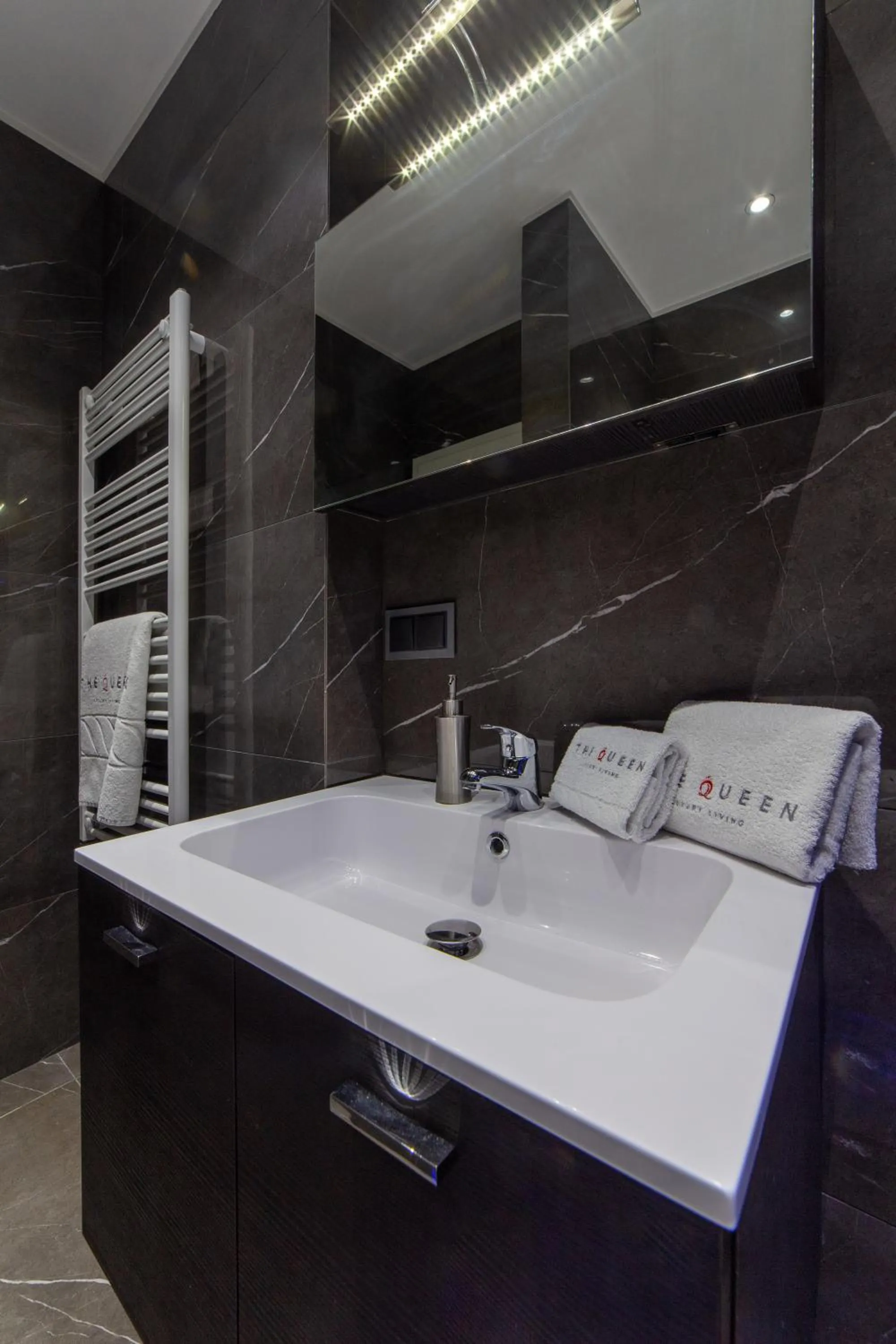 Bathroom in The Queen Luxury Apartments - Villa Carlotta