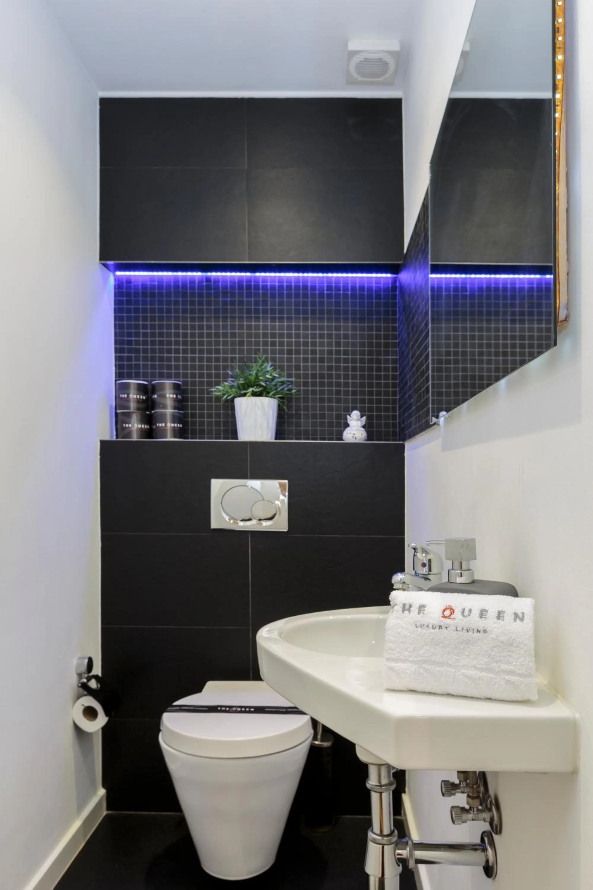 Toilet in The Queen Luxury Apartments - Villa Carlotta