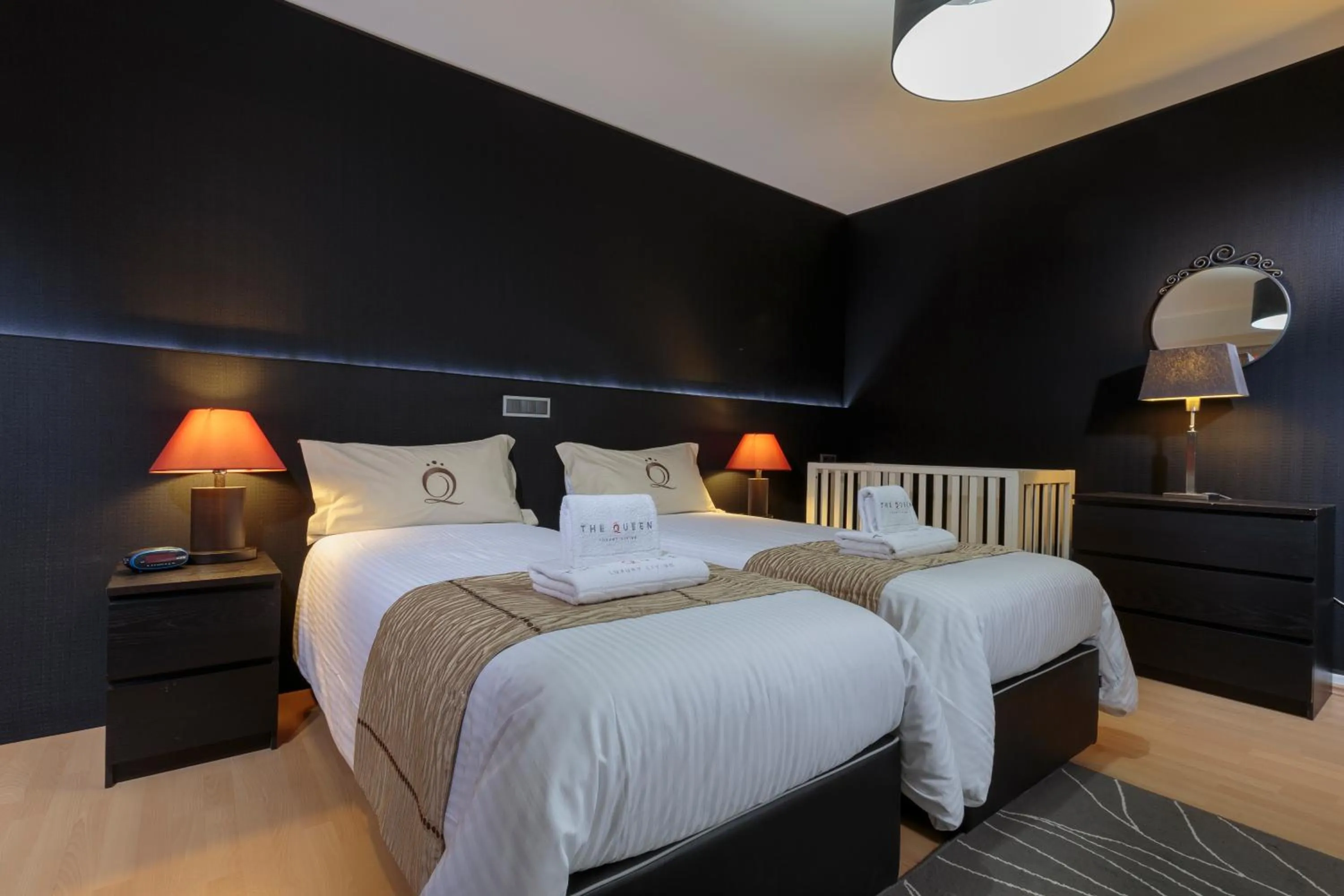 Bedroom, Bed in The Queen Luxury Apartments - Villa Carlotta