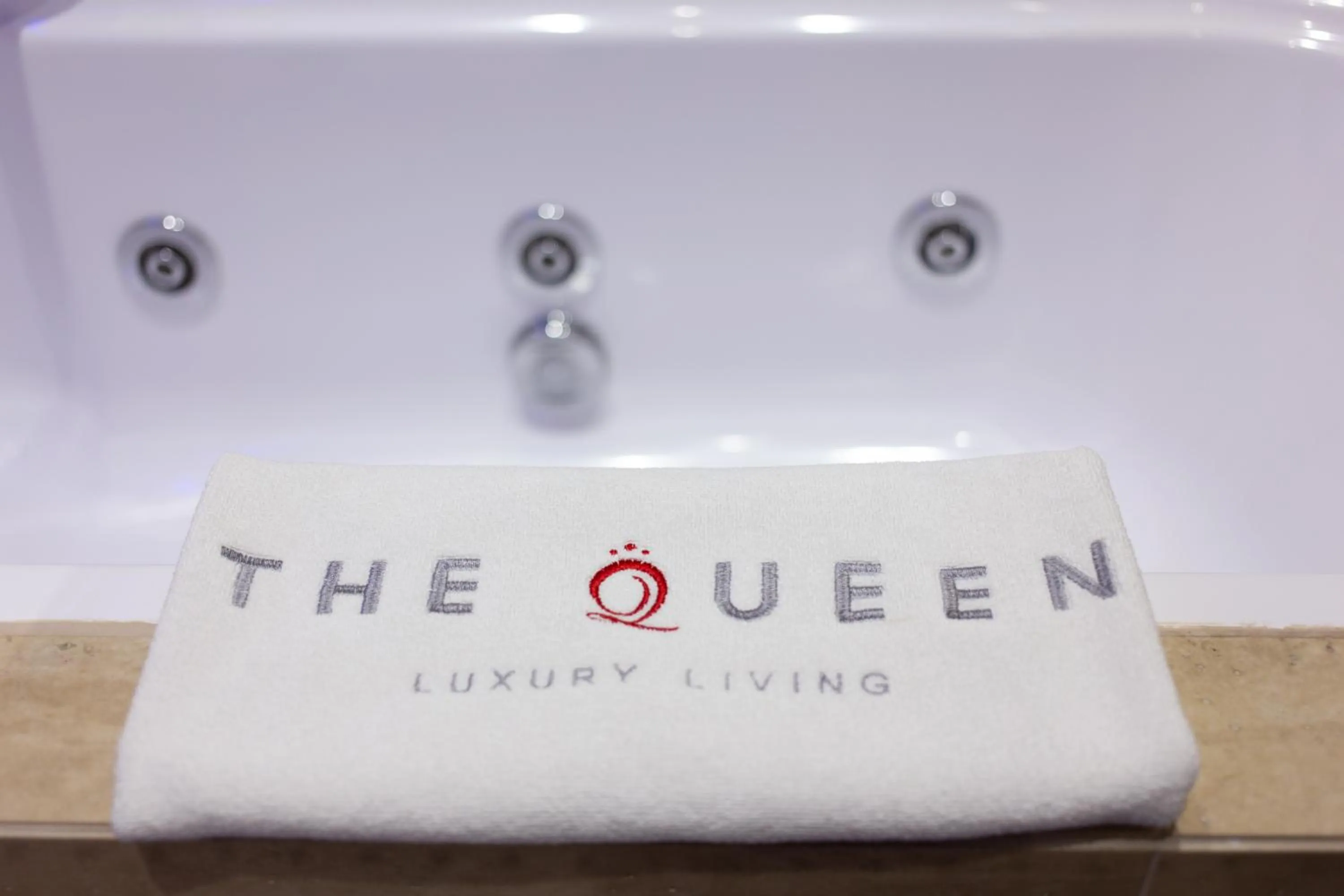 towels in The Queen Luxury Apartments - Villa Carlotta