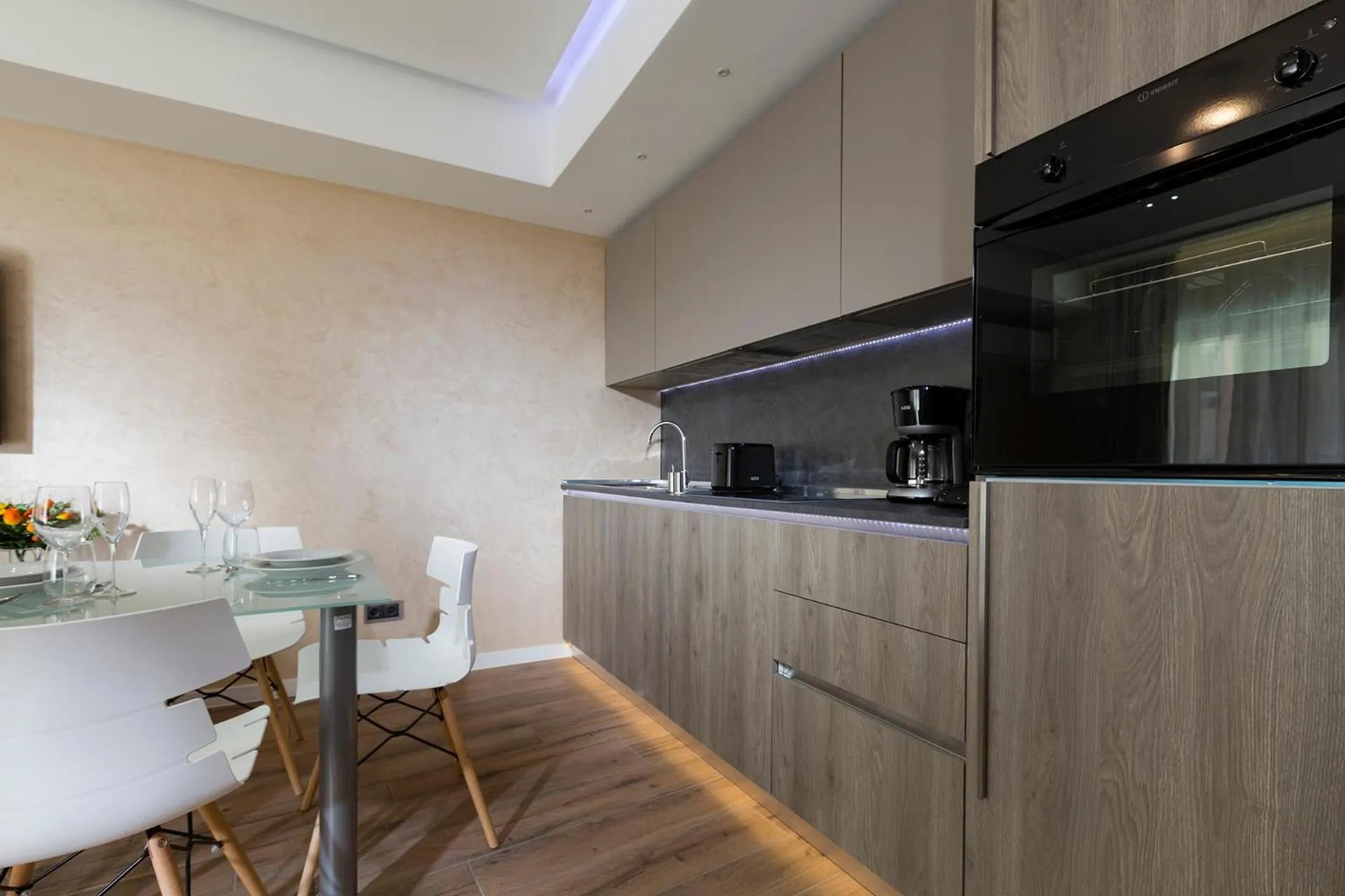 Kitchen or kitchenette in The Queen Luxury Apartments - Villa Carlotta