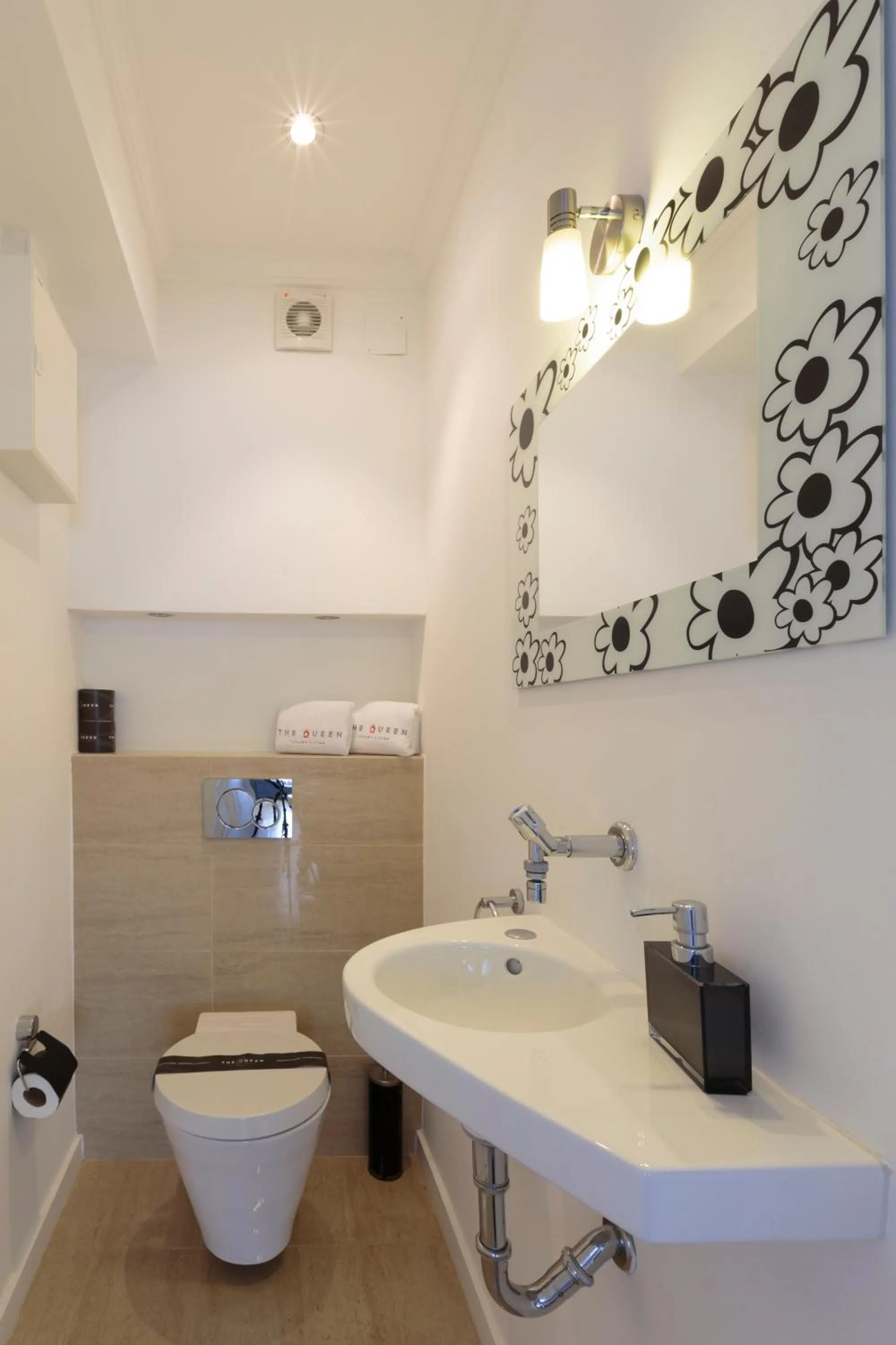 Toilet in The Queen Luxury Apartments - Villa Carlotta