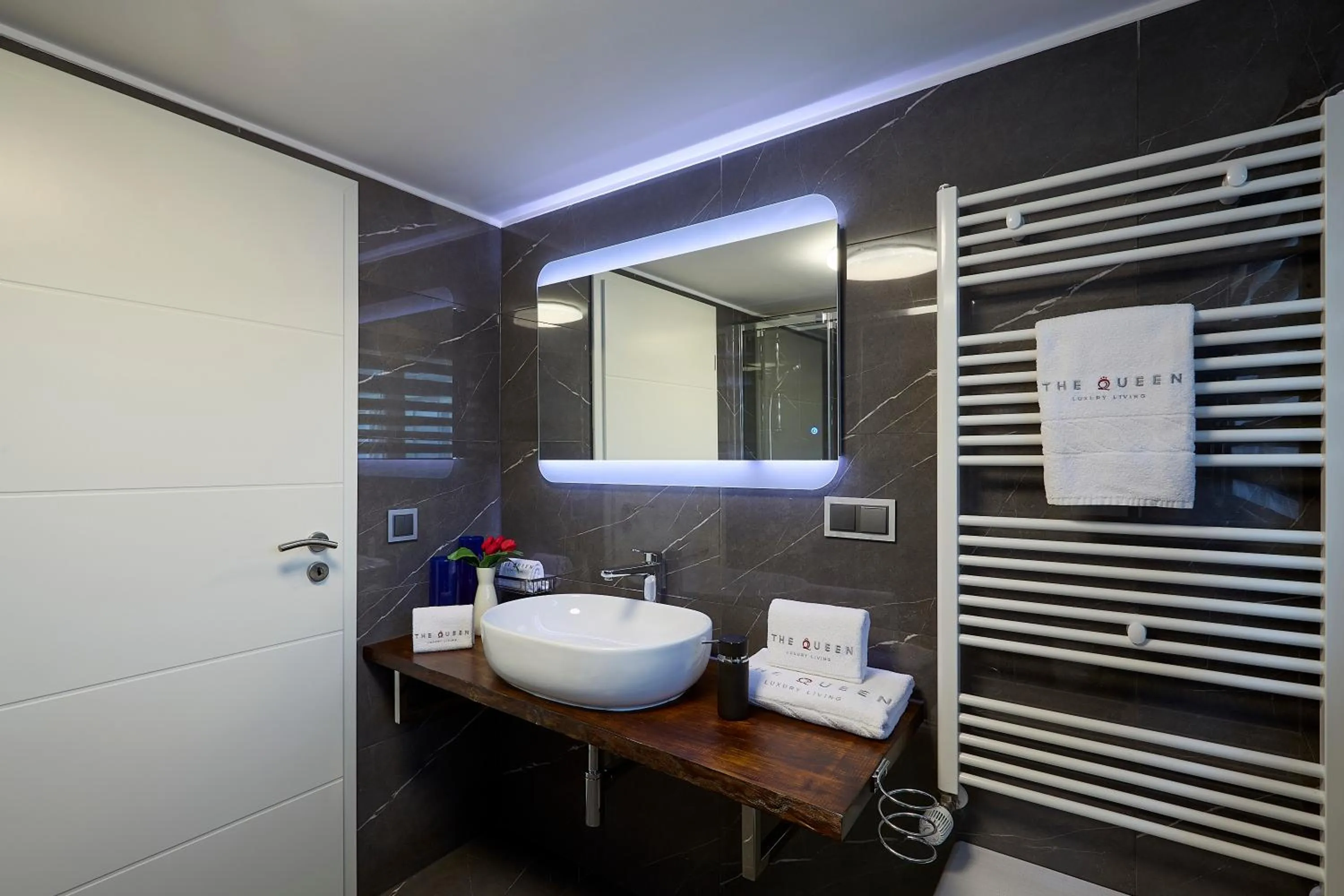 Bathroom in The Queen Luxury Apartments - Villa Carlotta