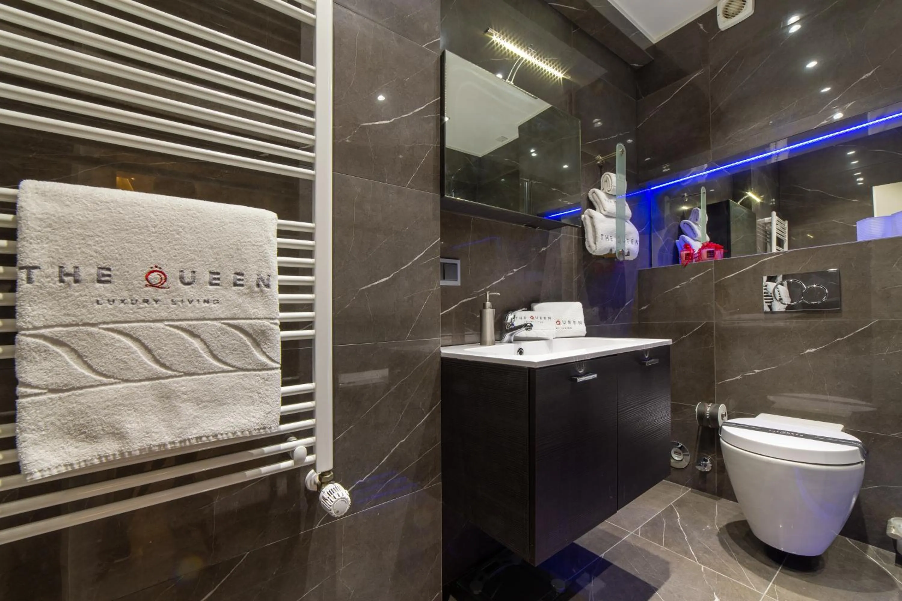 Toilet in The Queen Luxury Apartments - Villa Carlotta