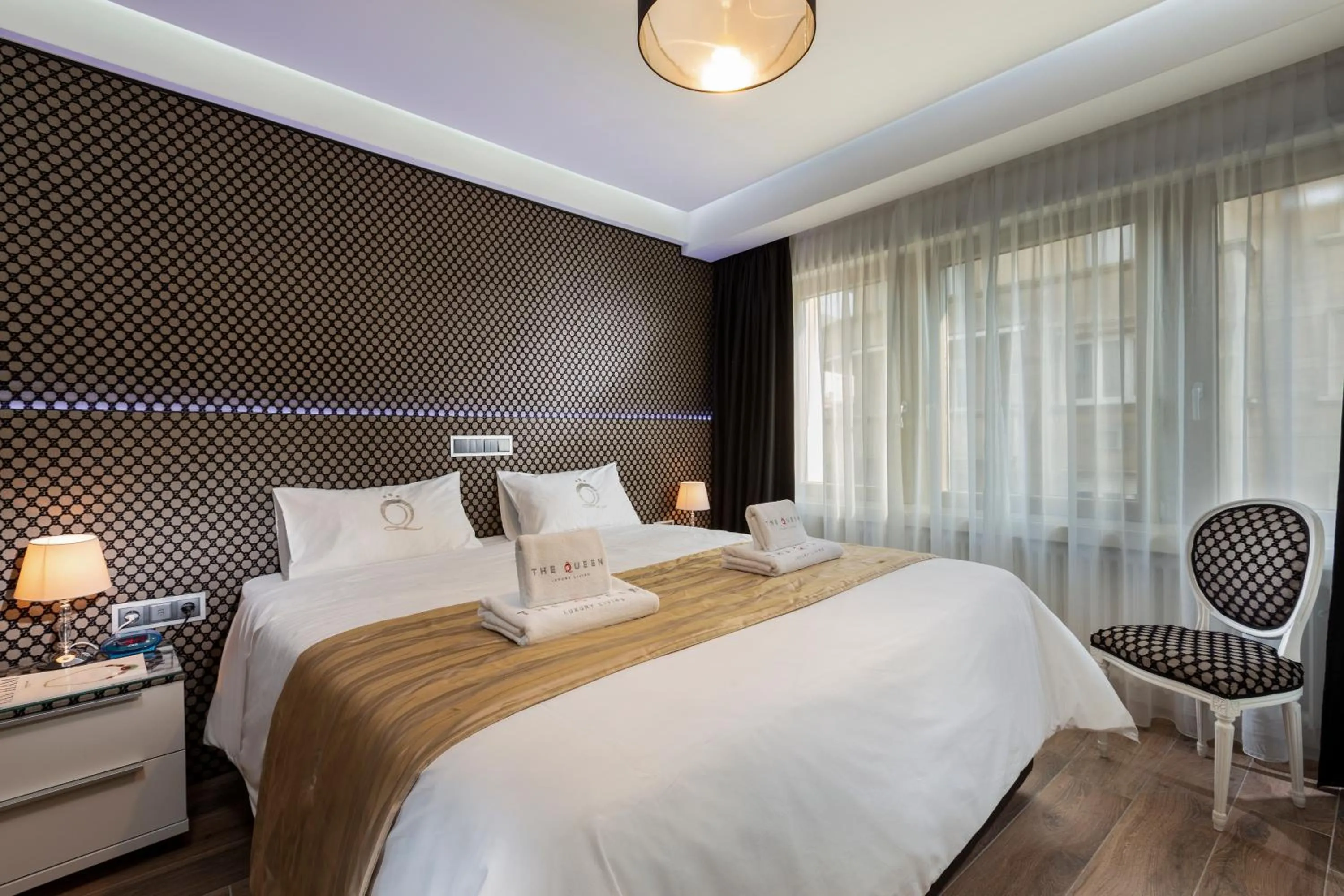 Bed in The Queen Luxury Apartments - Villa Carlotta