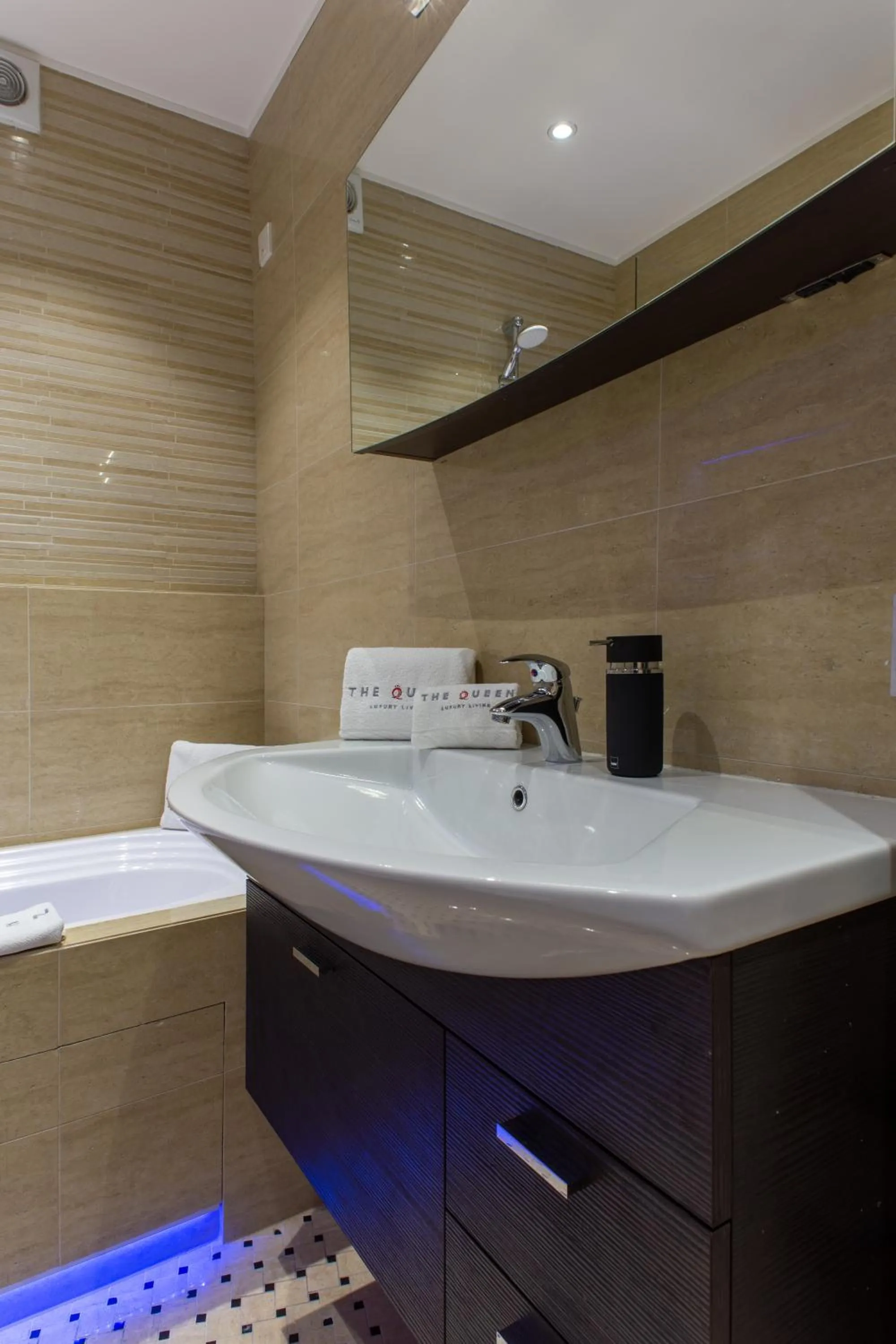 Bathroom in The Queen Luxury Apartments - Villa Carlotta