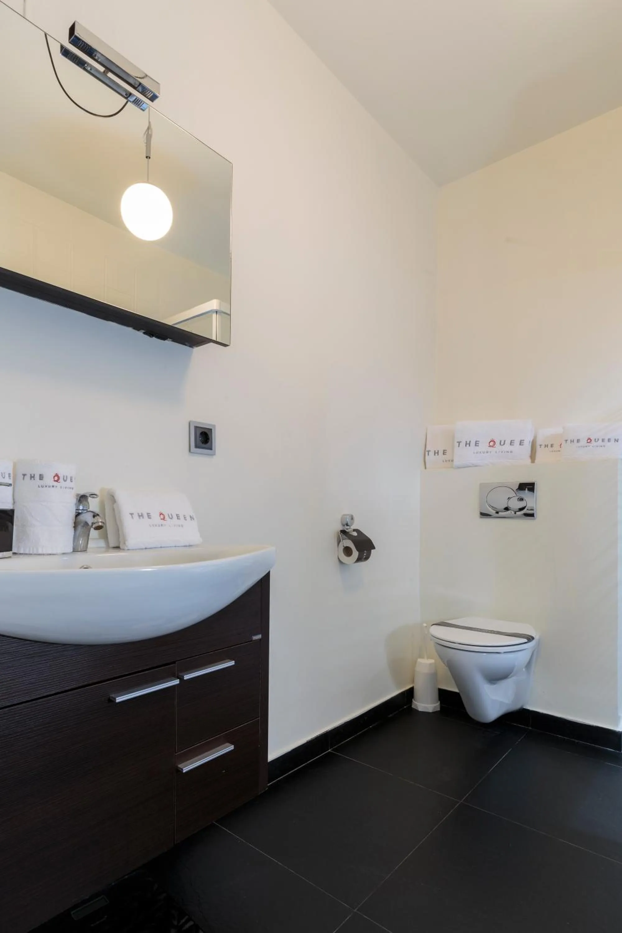 Toilet in The Queen Luxury Apartments - Villa Carlotta