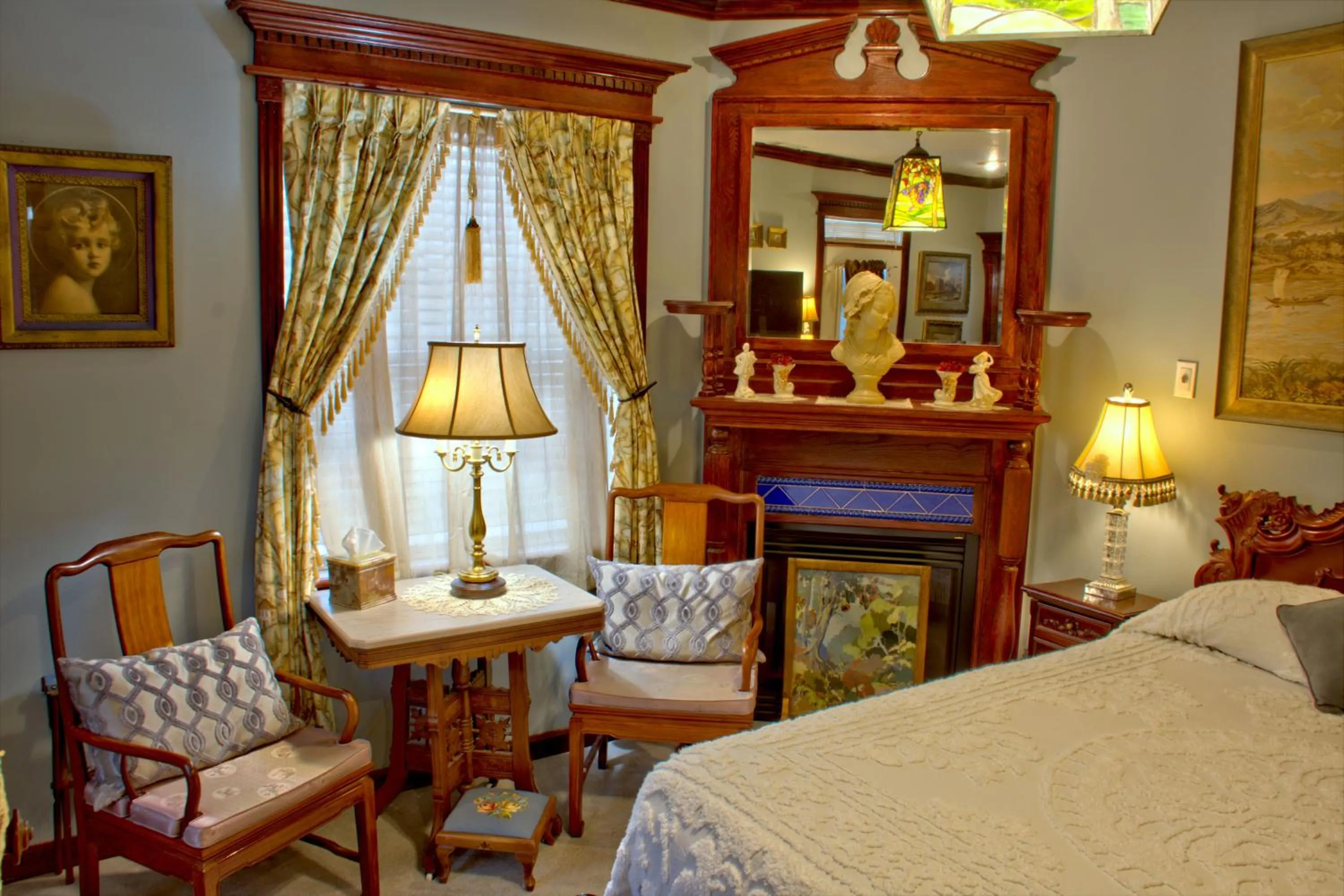 flat iron, Bed in Big Yellow Inn