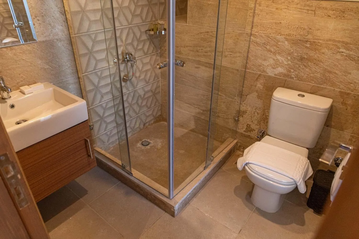 Nine Pyramids View Hotel