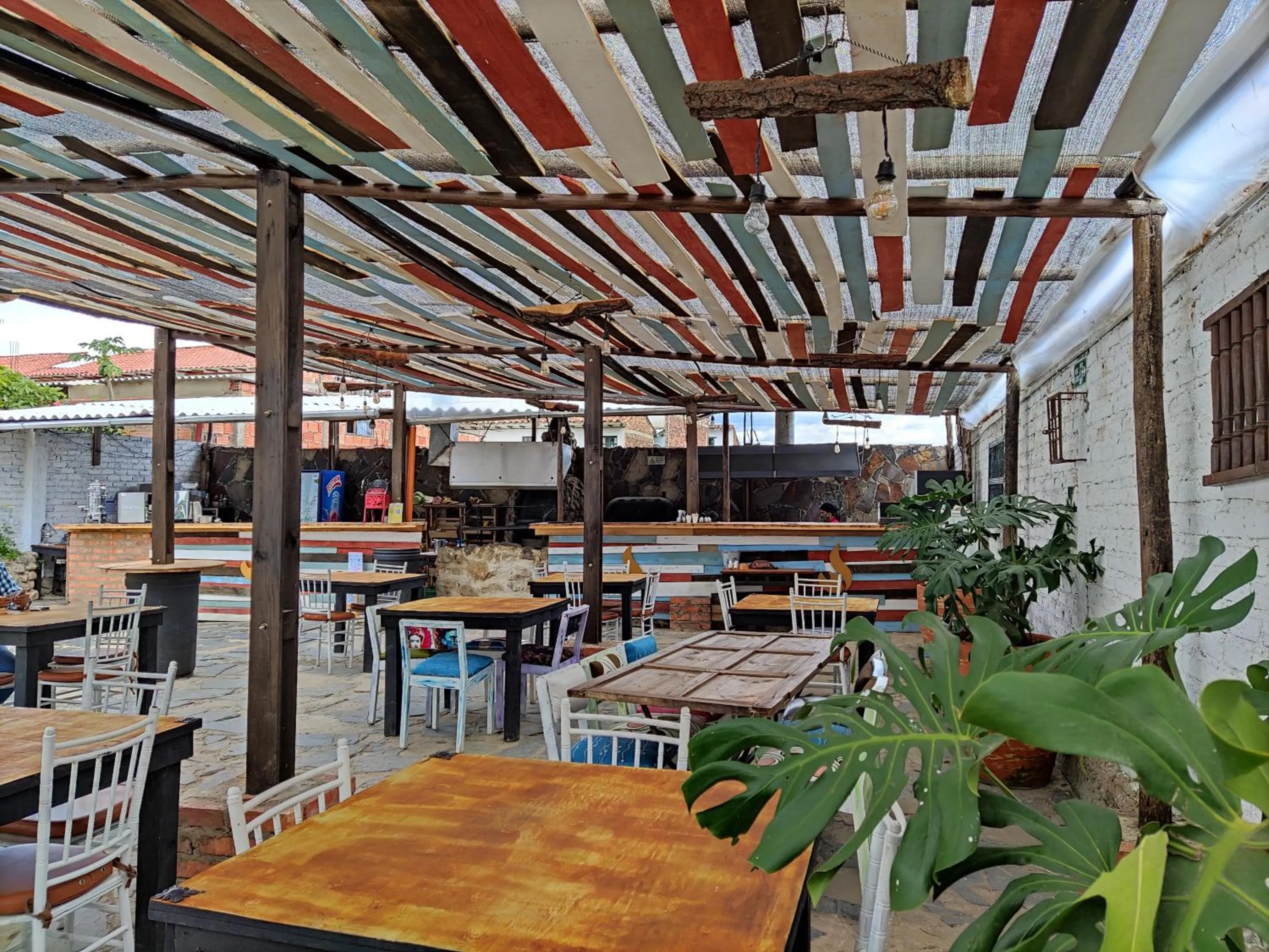 Restaurant/places to eat in Laureles de la Villa