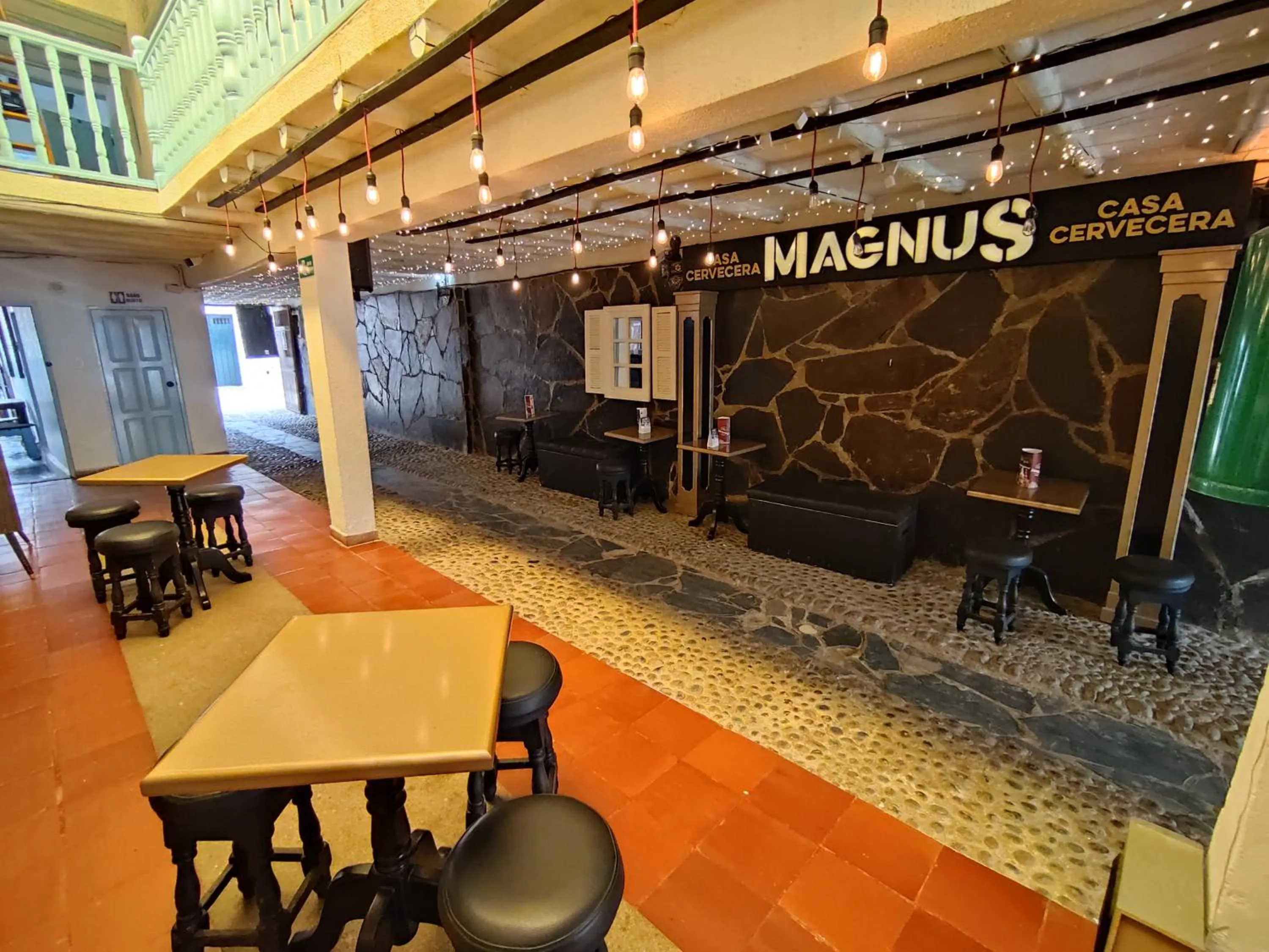 Nightclub / DJ in Laureles de la Villa