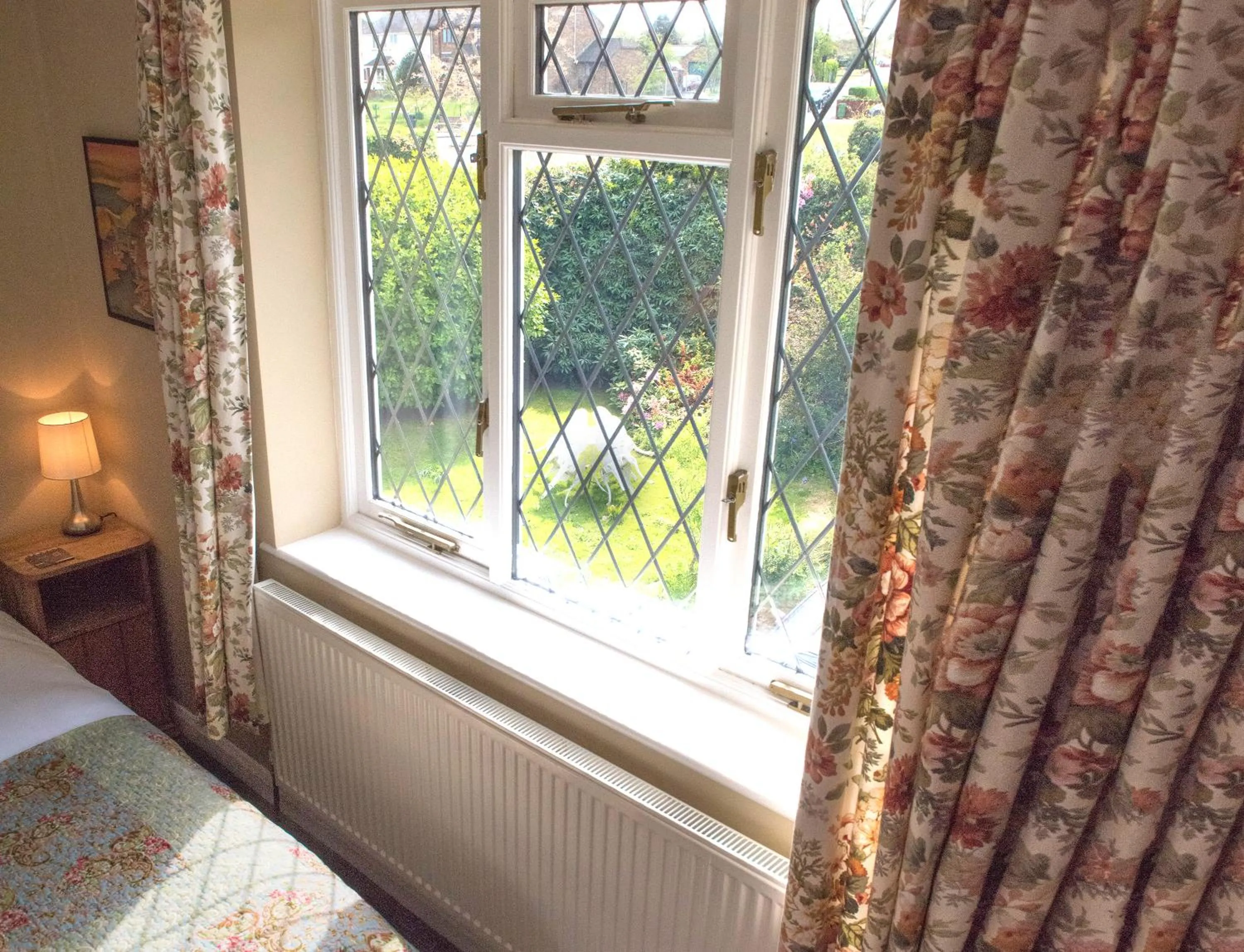 Garden view, Bed in Ward Avenue B&B