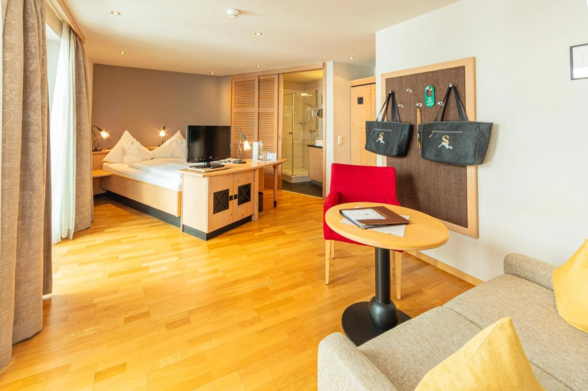 Photo of the whole room, Bed in Aktivhotel Schweizerhof Kitzbühel