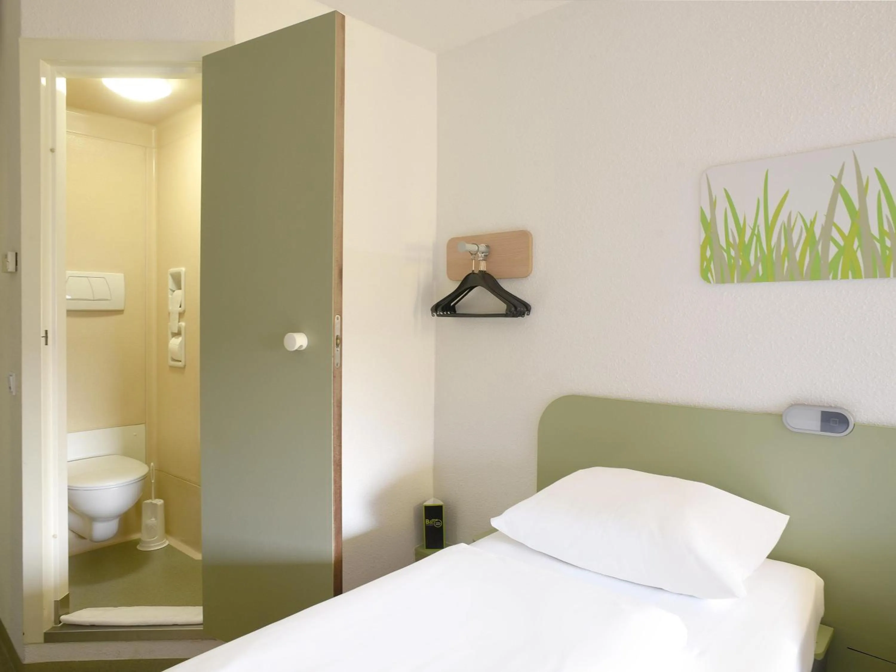 Standard Twin Room - single occupancy in B&B HOTEL Berlin Genshagen-Nord