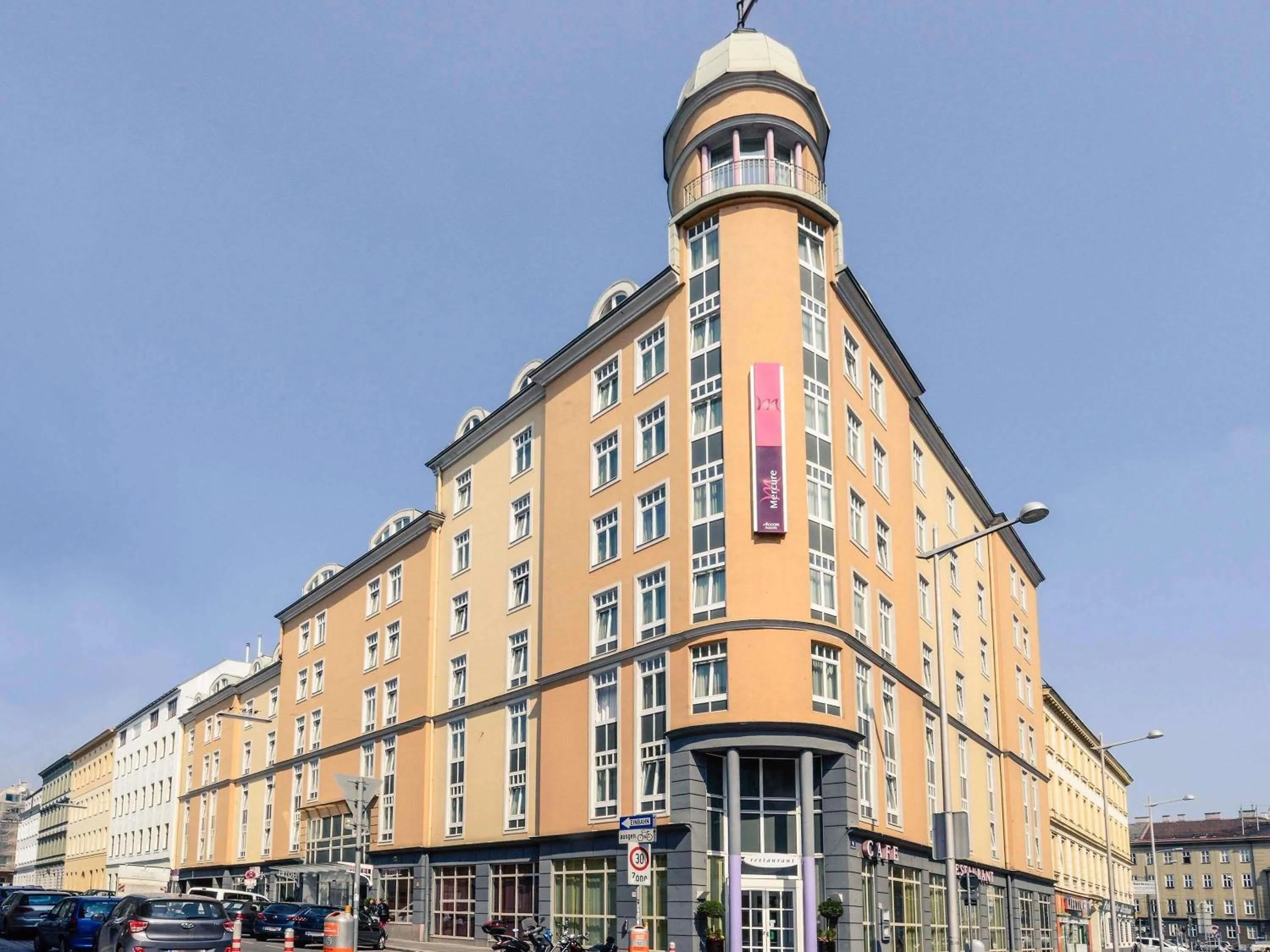 Property building in Hotel Mercure Wien Westbahnhof
