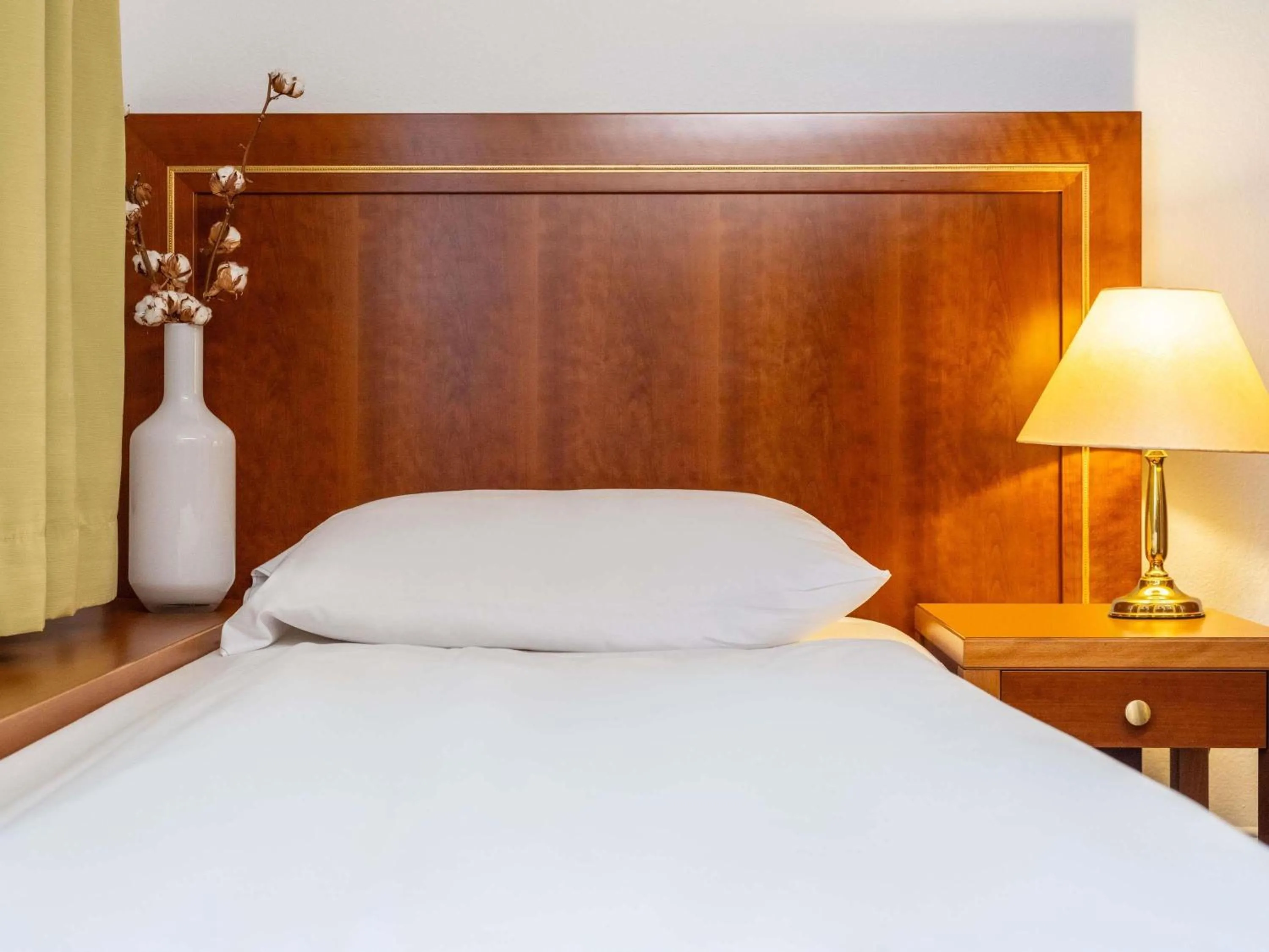 Bedroom, Bed in Hotel Mercure Wien Westbahnhof