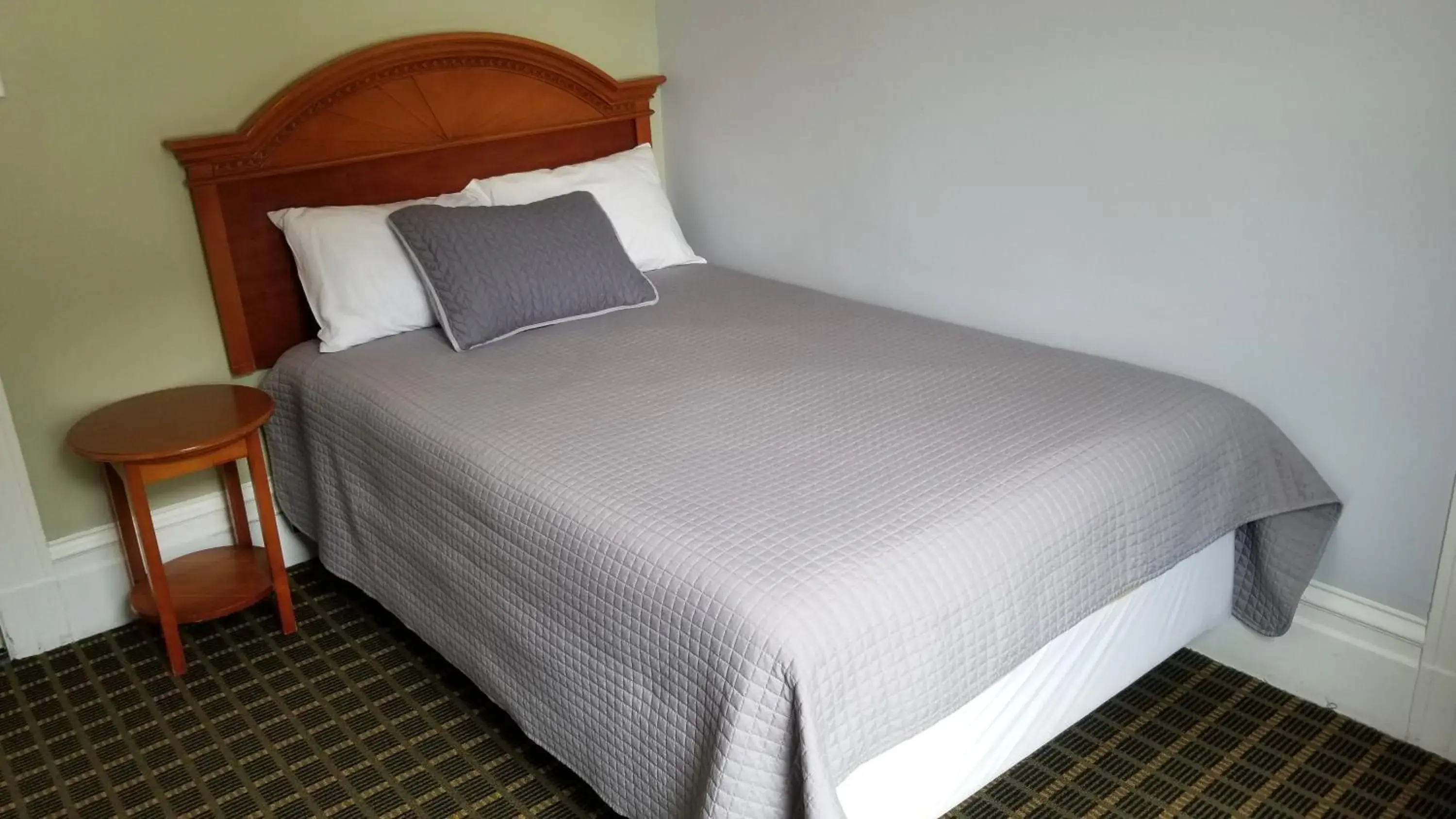 Single Room with Shared Bathroom in Perramont Hotel Single Room with Shared Bathroom in Perramont Hotel