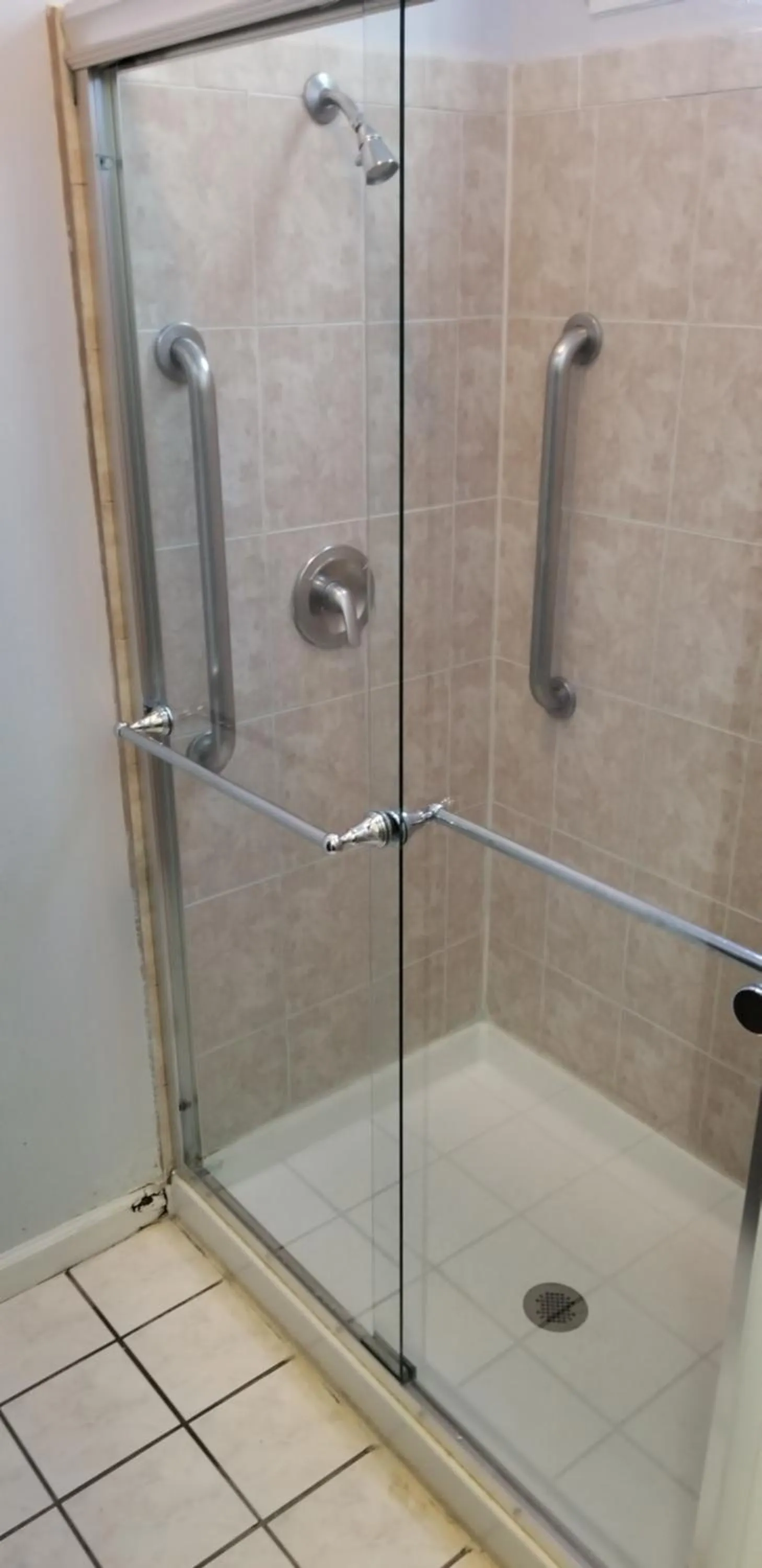 Shower in Perramont Hotel