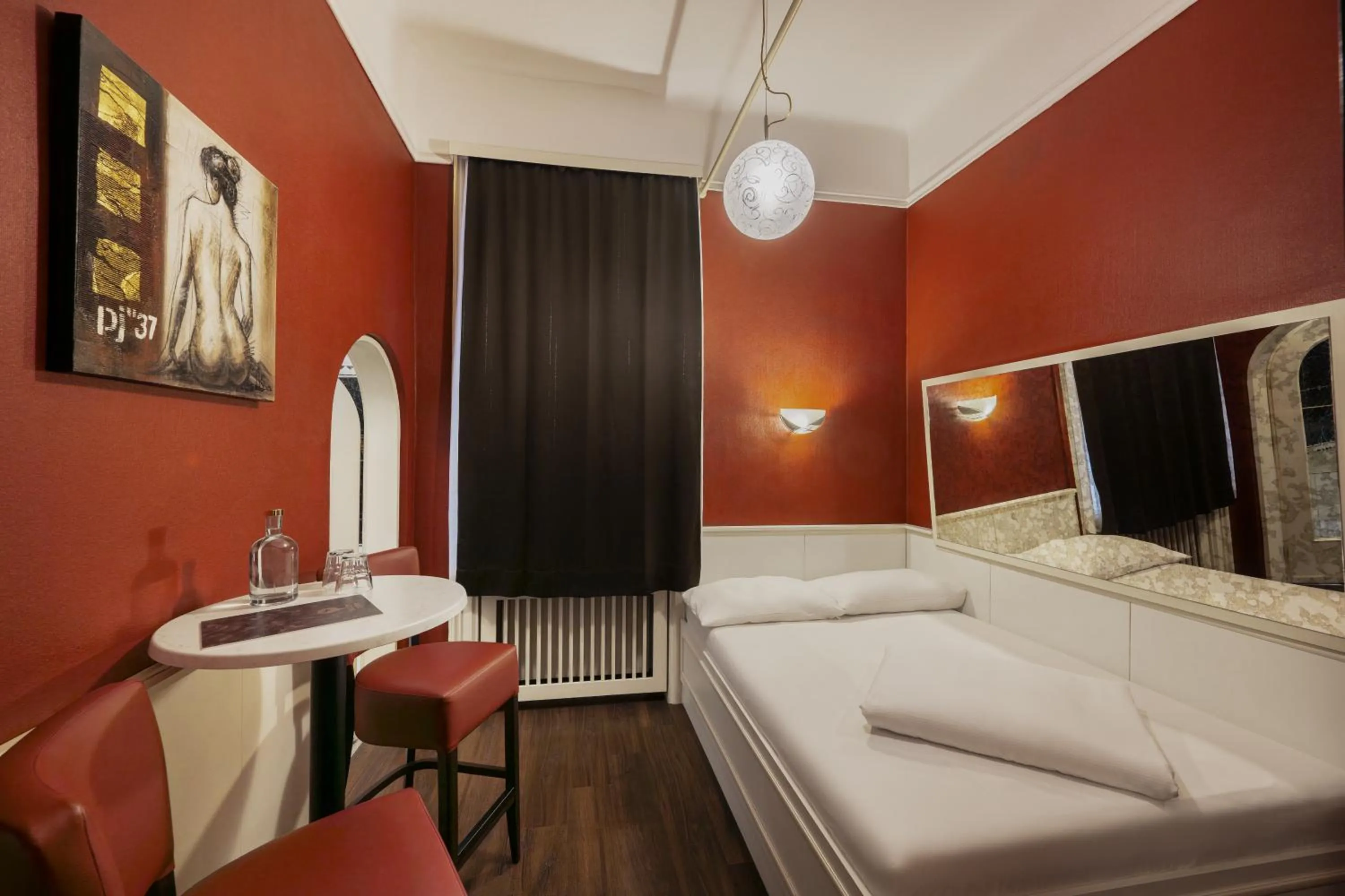 Photo of the whole room, Bed in Hotel Goldene Spinne
