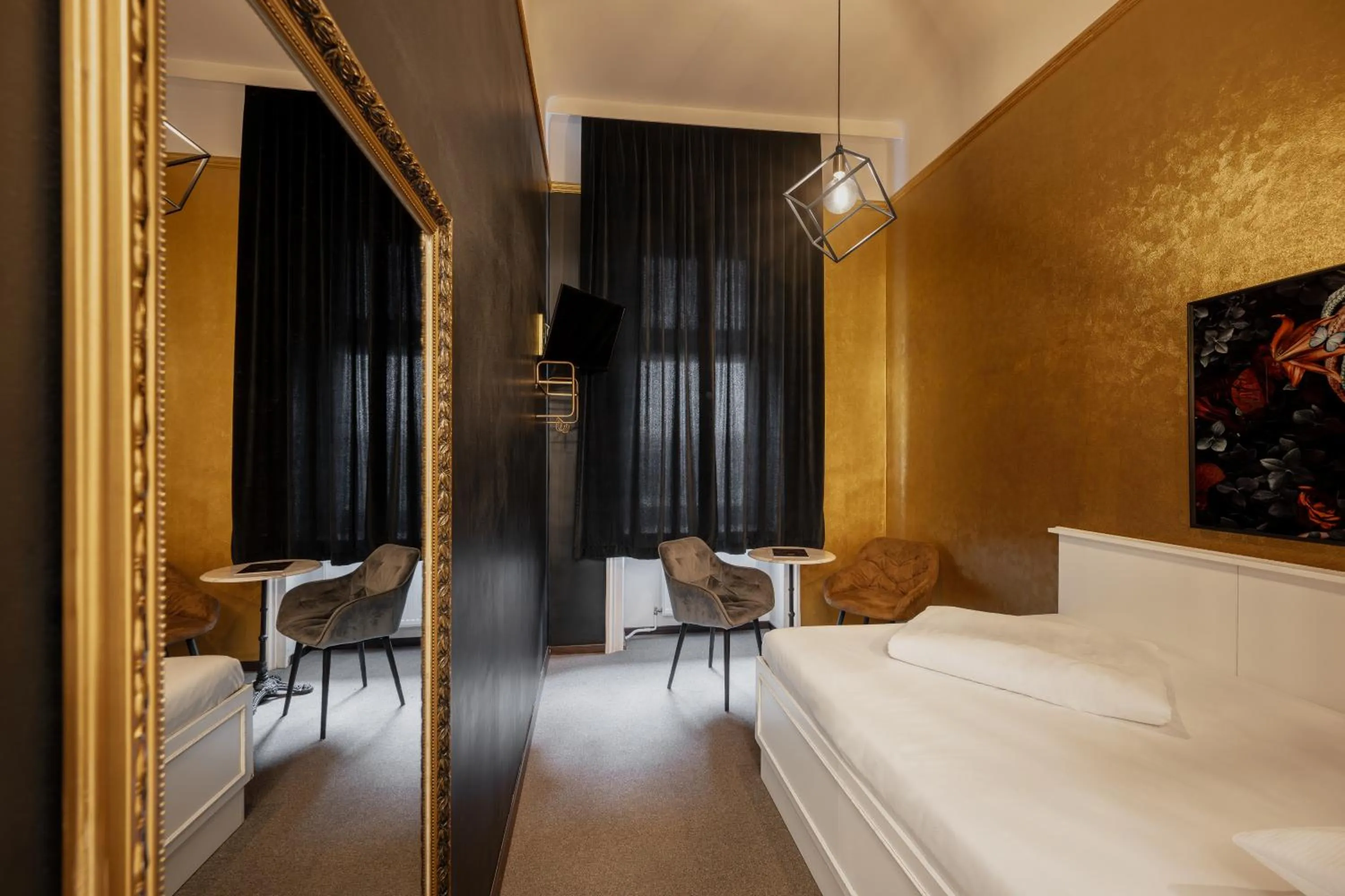 Photo of the whole room, Bed in Hotel Goldene Spinne