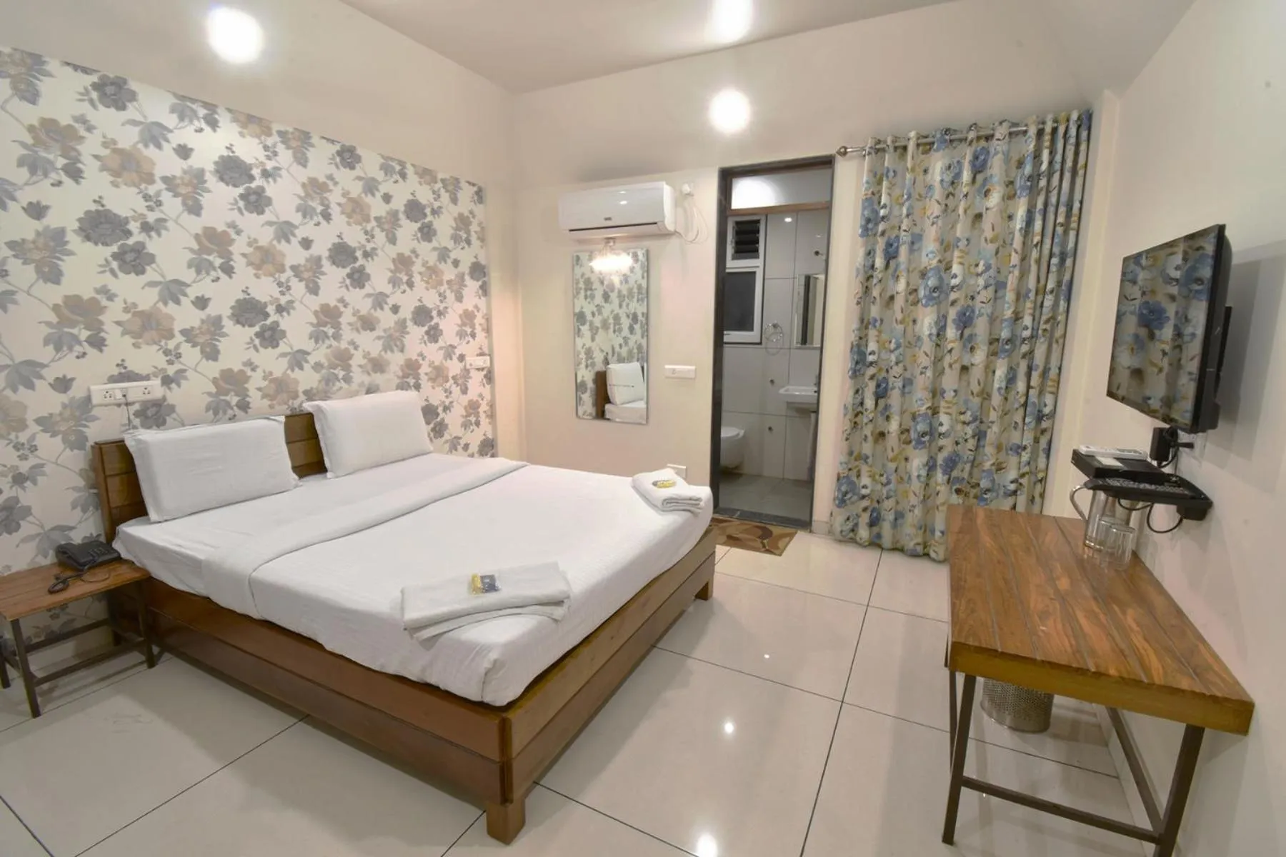 Facade/entrance in Hotel Prafulla Pure Veg