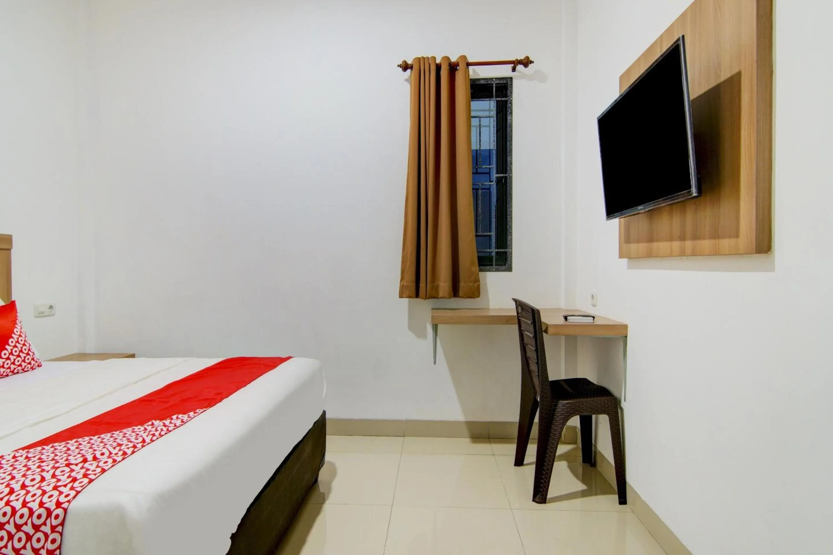 Bedroom in OYO 90233 The Shine Residence