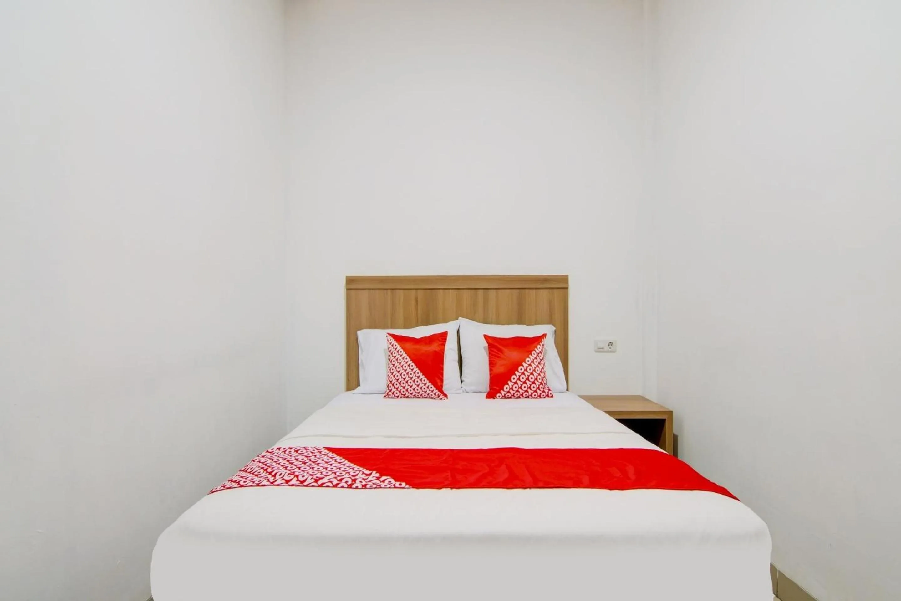 Bedroom in OYO 90233 The Shine Residence