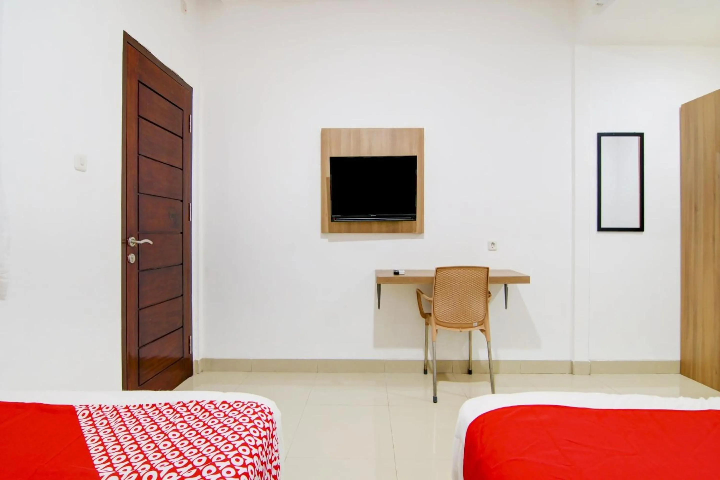 Bedroom in OYO 90233 The Shine Residence